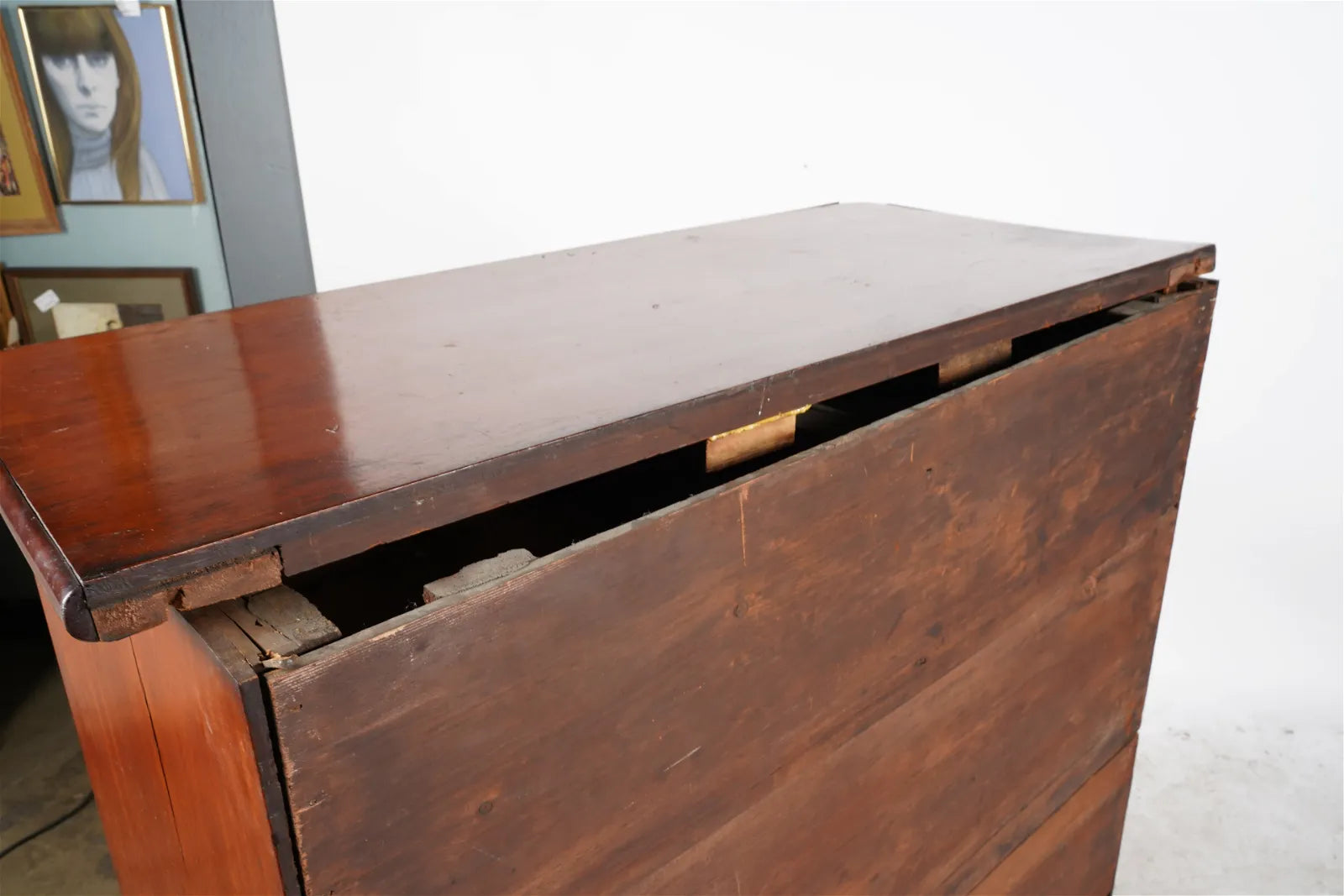 AF4-026: Early - Mid 19th C American Mahogany Sectioned Chest of Drawers