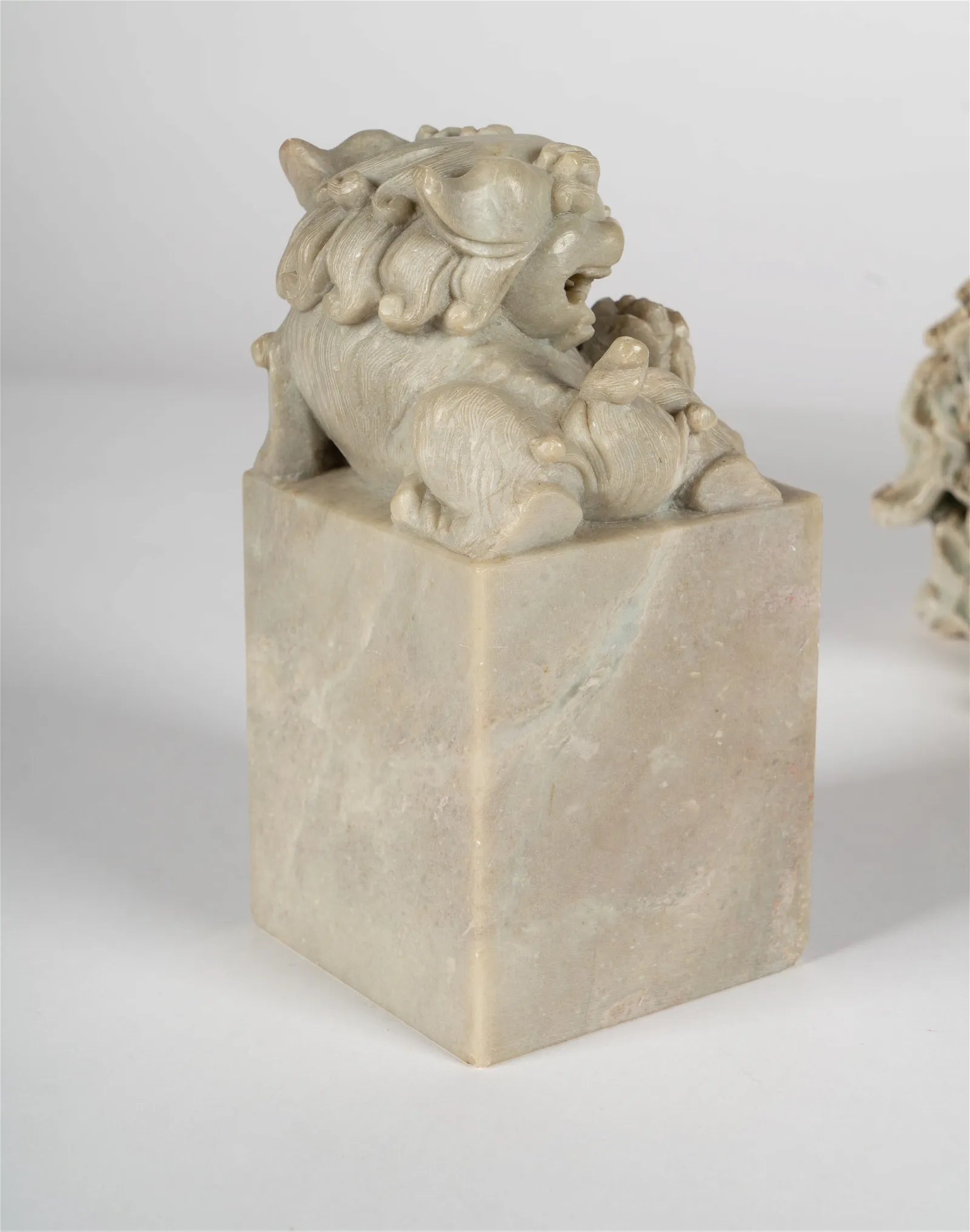 DA5-018: Pair of Chinese Carved Marble Foo Lions on Pedestals