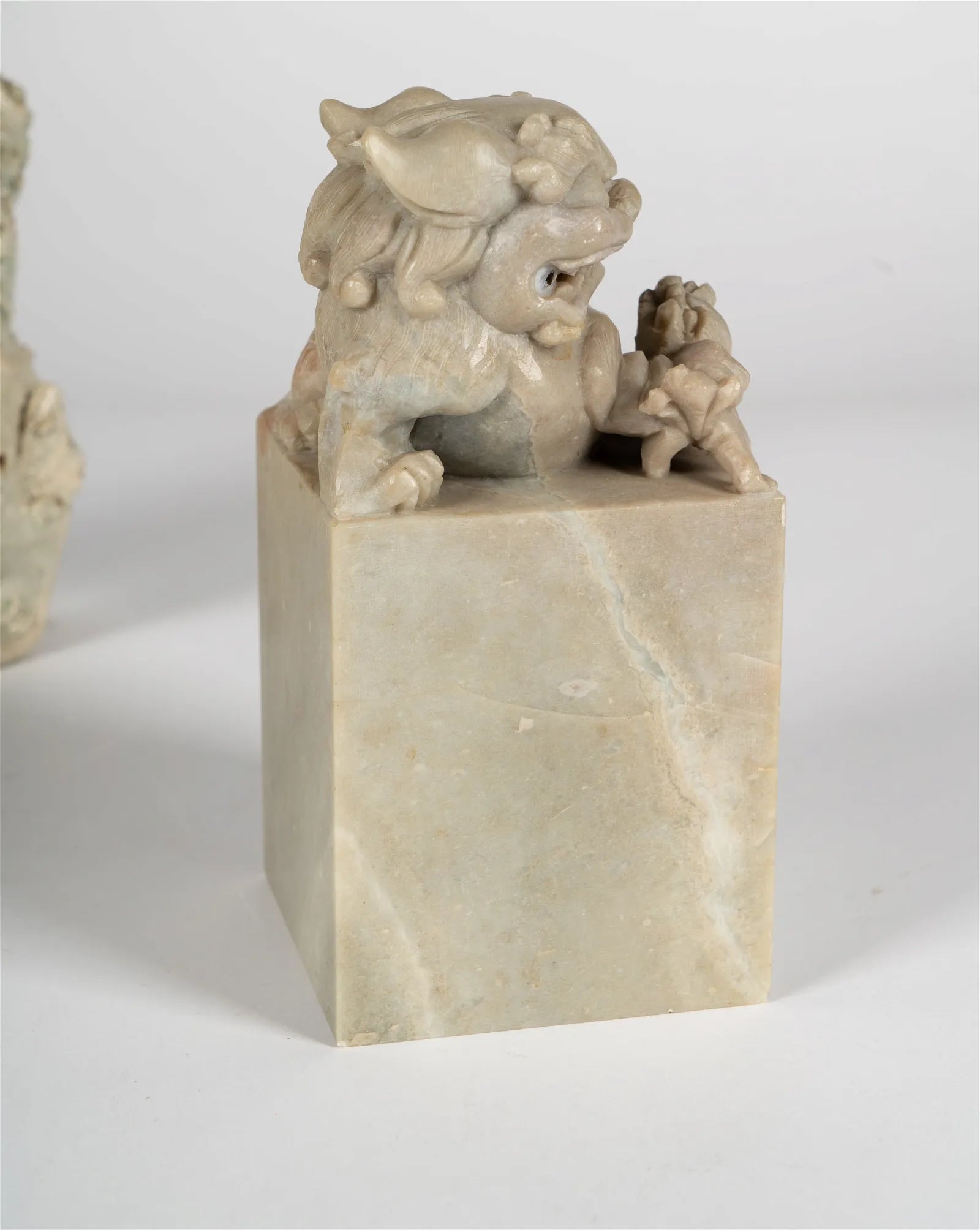 DA5-018: Pair of Chinese Carved Marble Foo Lions on Pedestals