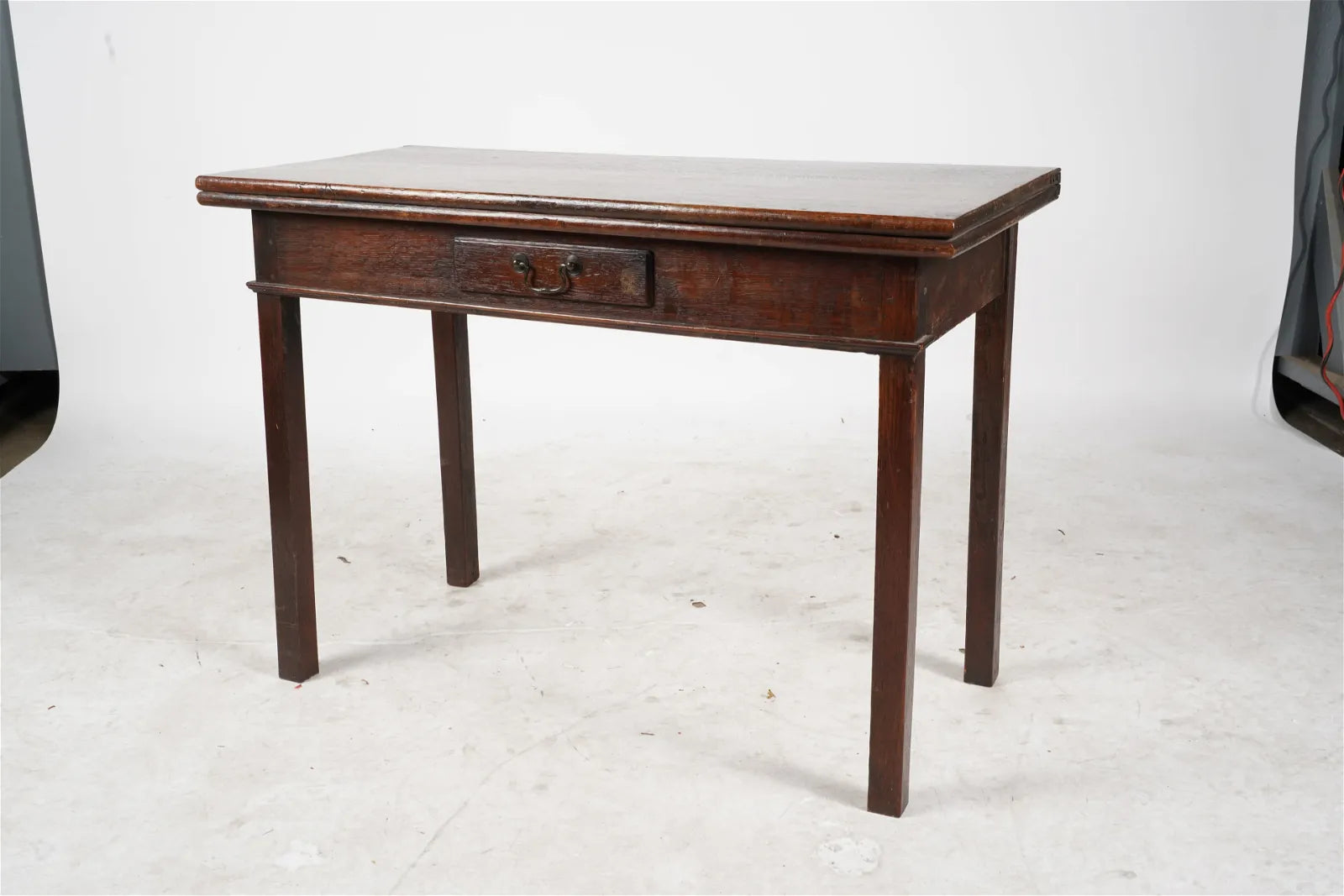 AF1-004: Late 18th Century English Georgian Oak Flip Top Table