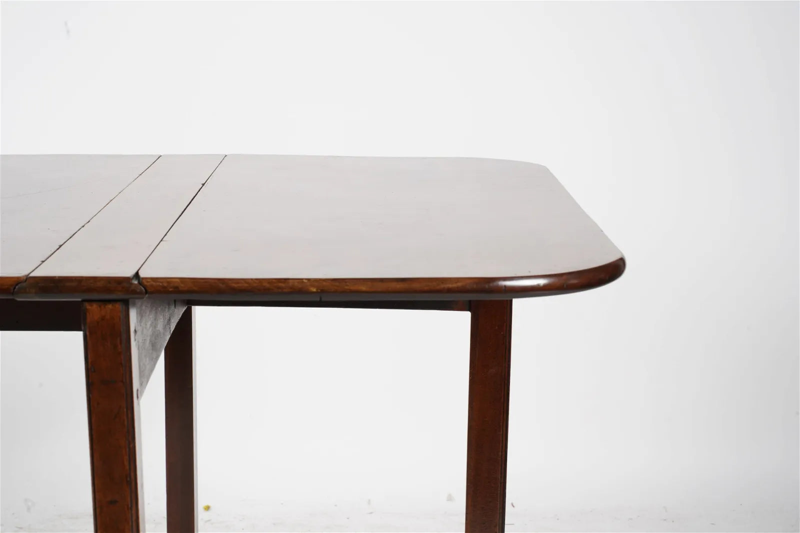 AF1-046: Early 19th Century English Georgian Mahogany Gateleg Table