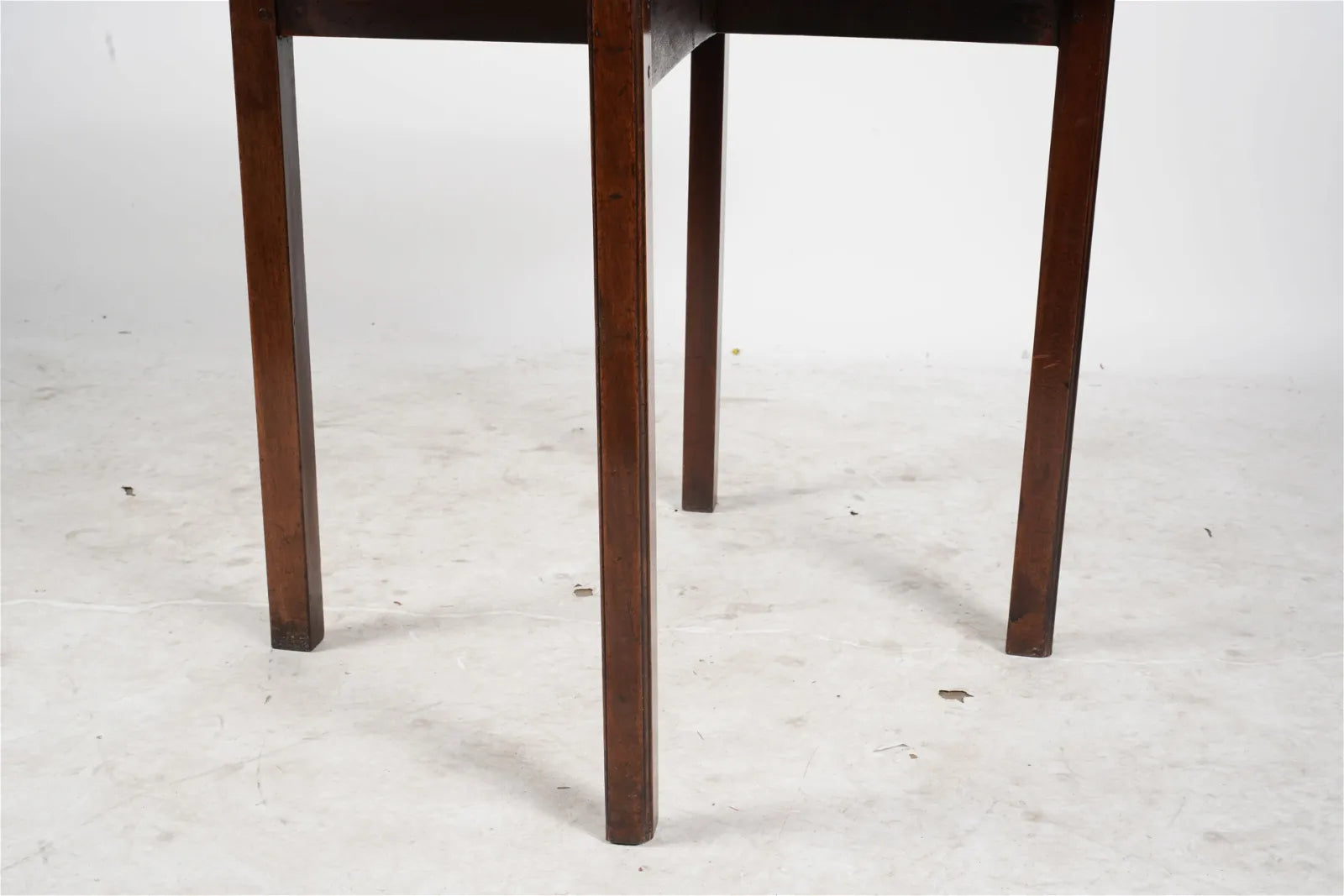 AF1-046: Early 19th Century English Georgian Mahogany Gateleg Table