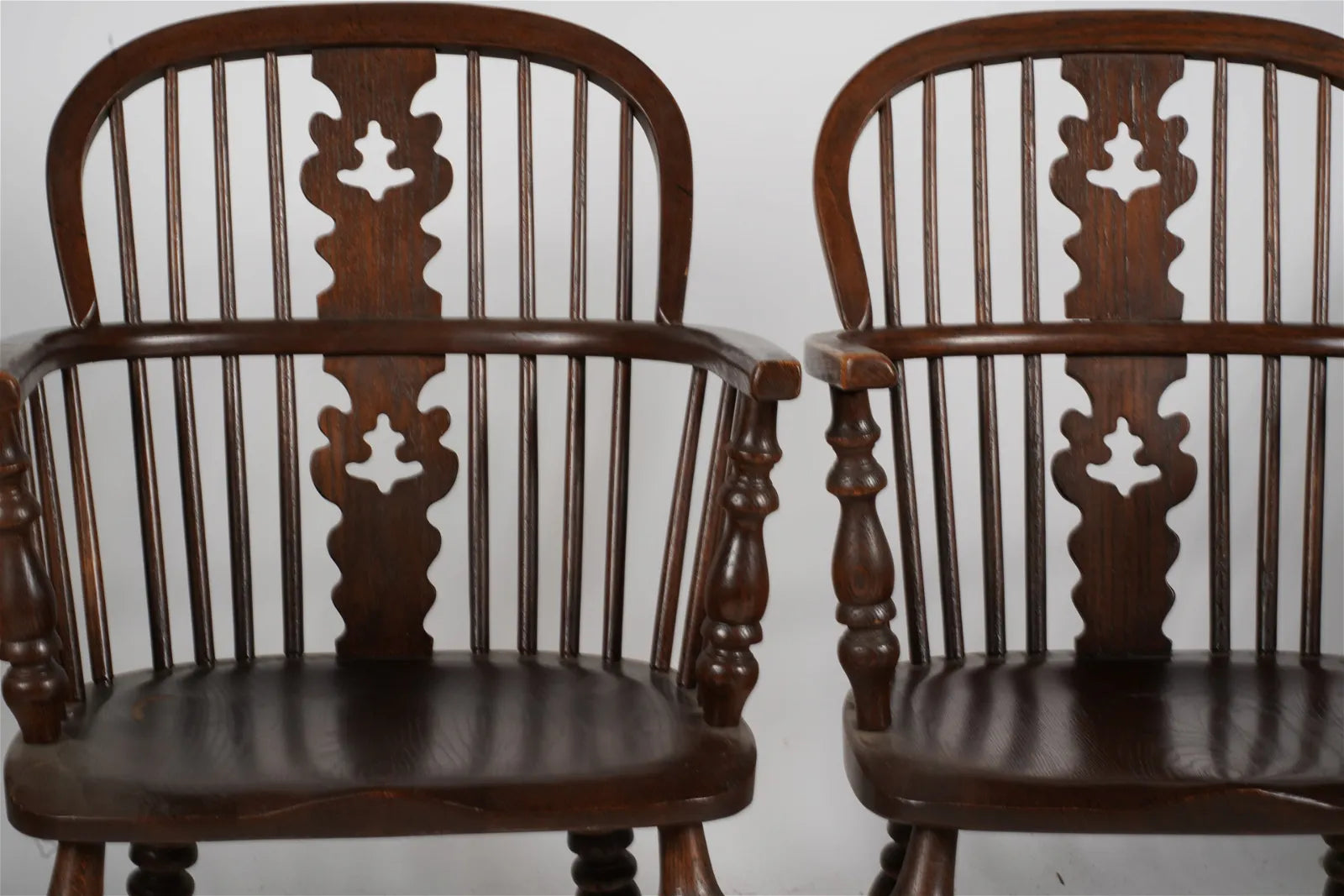 AF2-051: Set of 4 Mid 20th Century Conant Ball Oak Windsor Bow Back Arm Chairs