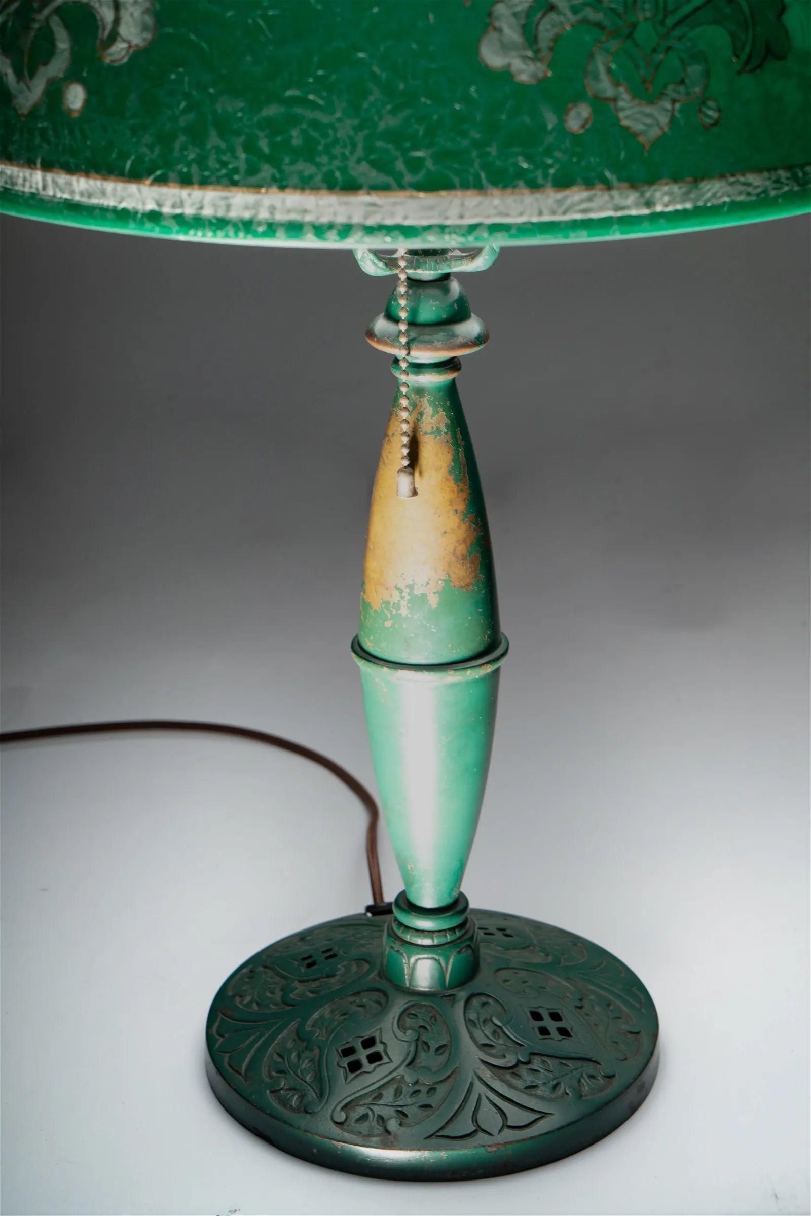 AL2-025: Circa 1920 Pittsburgh Table Lamp With Cased Green Chipped Ice Shade