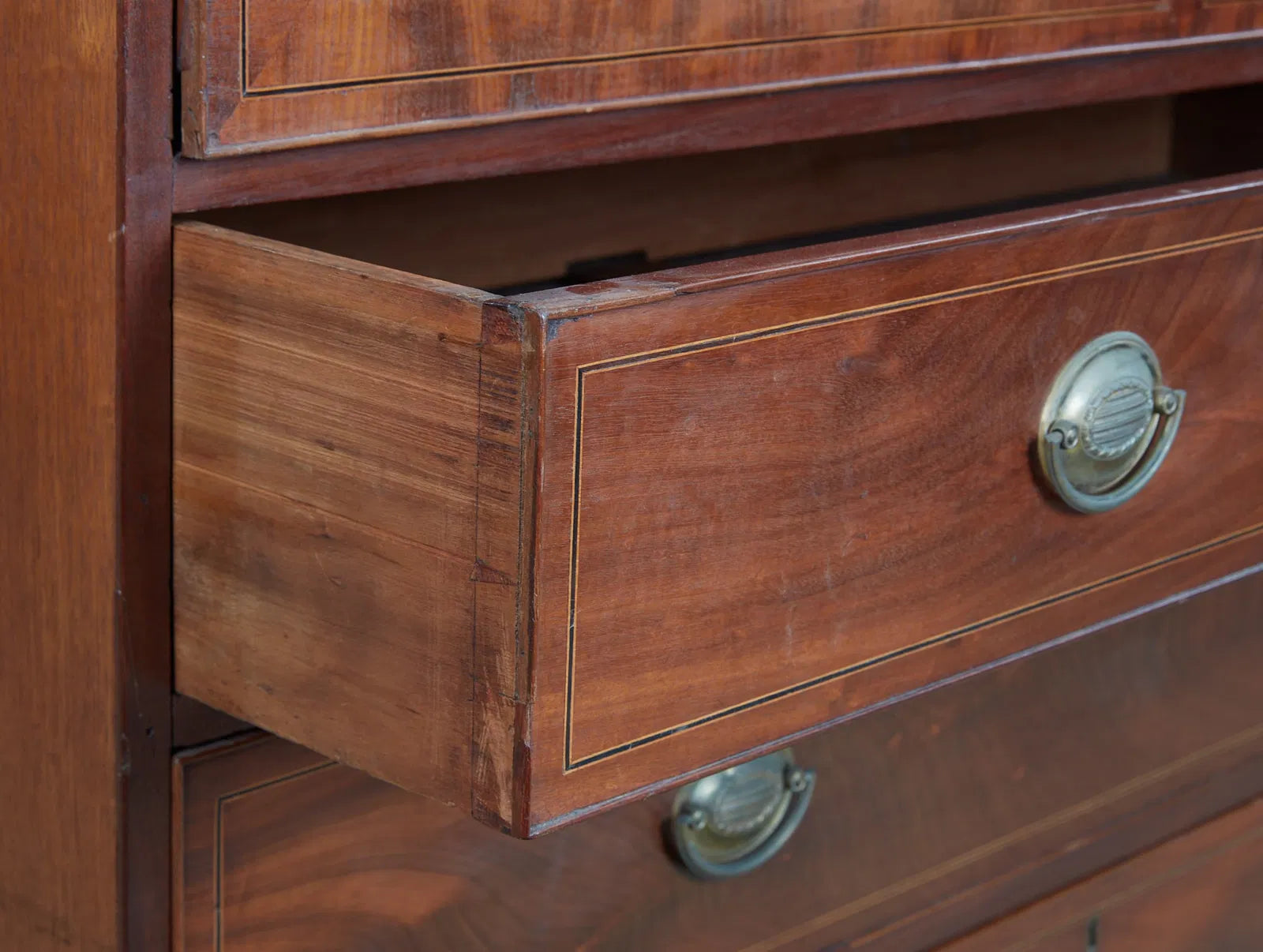 AF5-023: Early 19th Century American Federal Inlaid Mahogany Secretary Bookcase