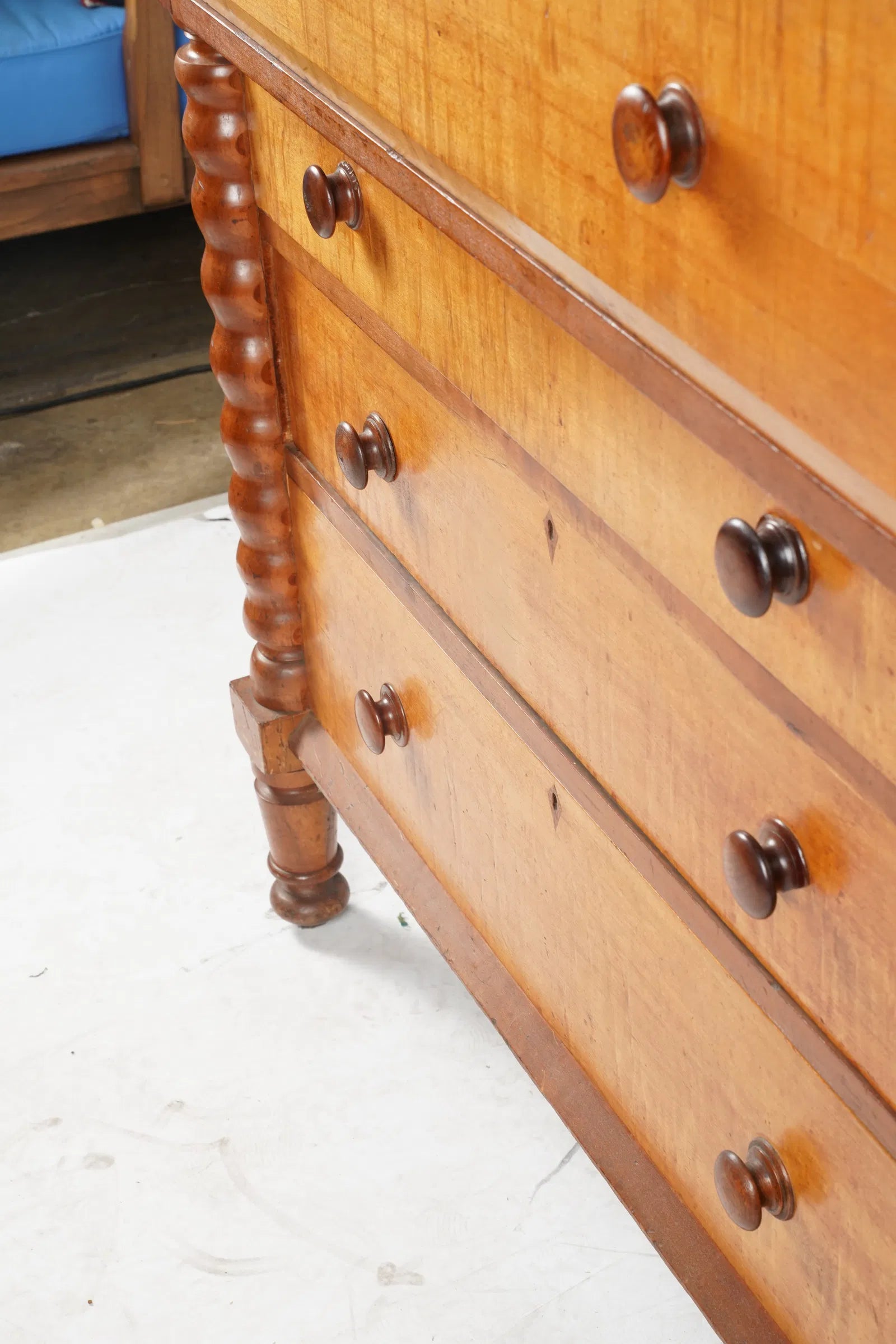 AF4-018: Antique Early 19th Century American Federal Tiger Maple and Cherry Chest of Four Drawers