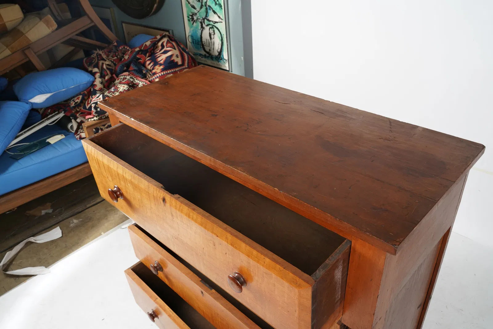 AF4-018: Antique Early 19th Century American Federal Tiger Maple and Cherry Chest of Four Drawers