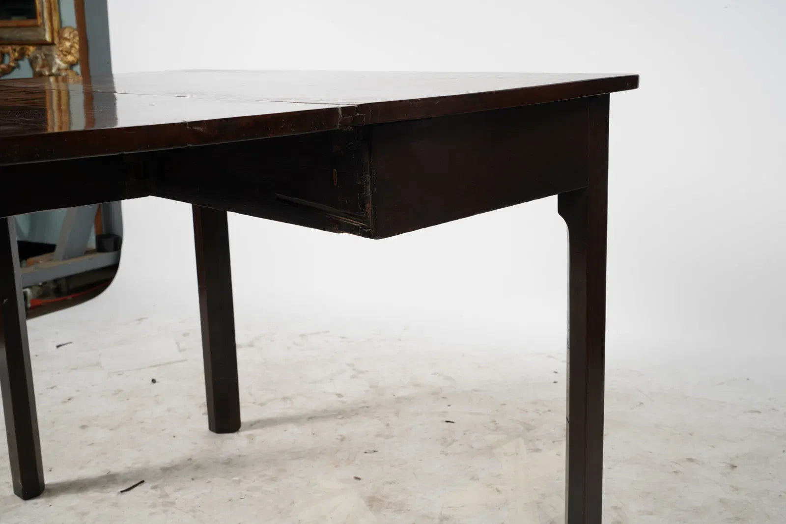 AF1-036: Late 18th Century English Georgian Mahogany Drop Leaf Gate Leg Table