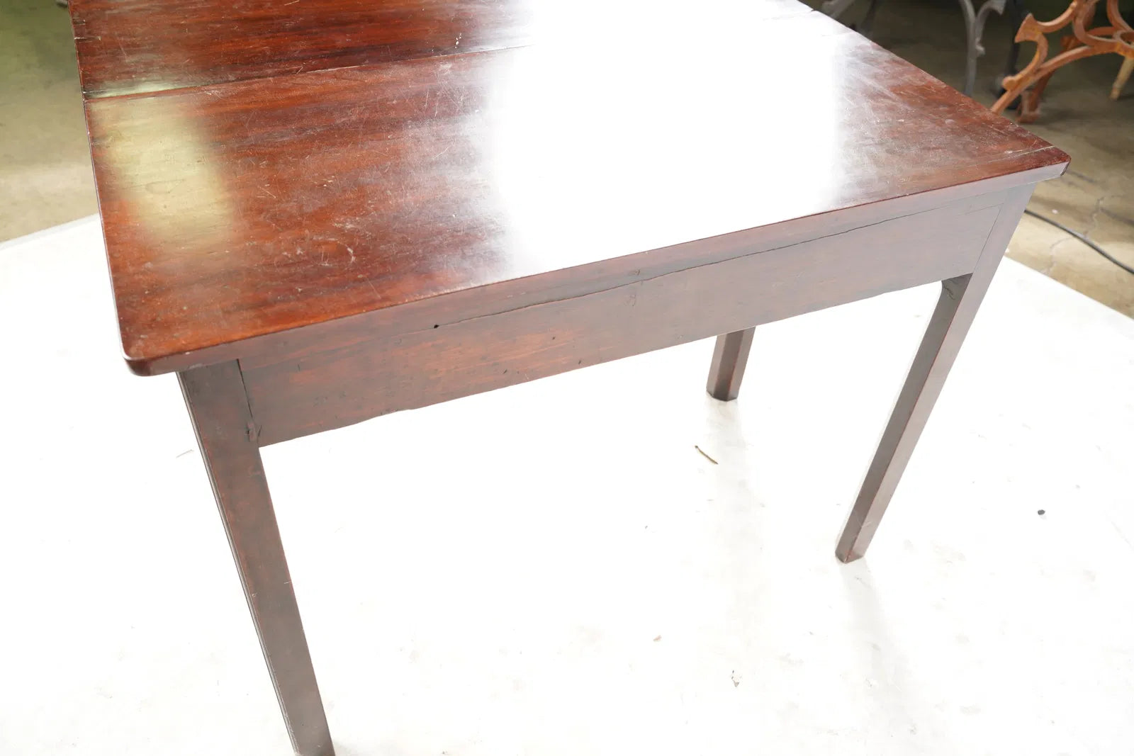 AF1-036: Late 18th Century English Georgian Mahogany Drop Leaf Gate Leg Table