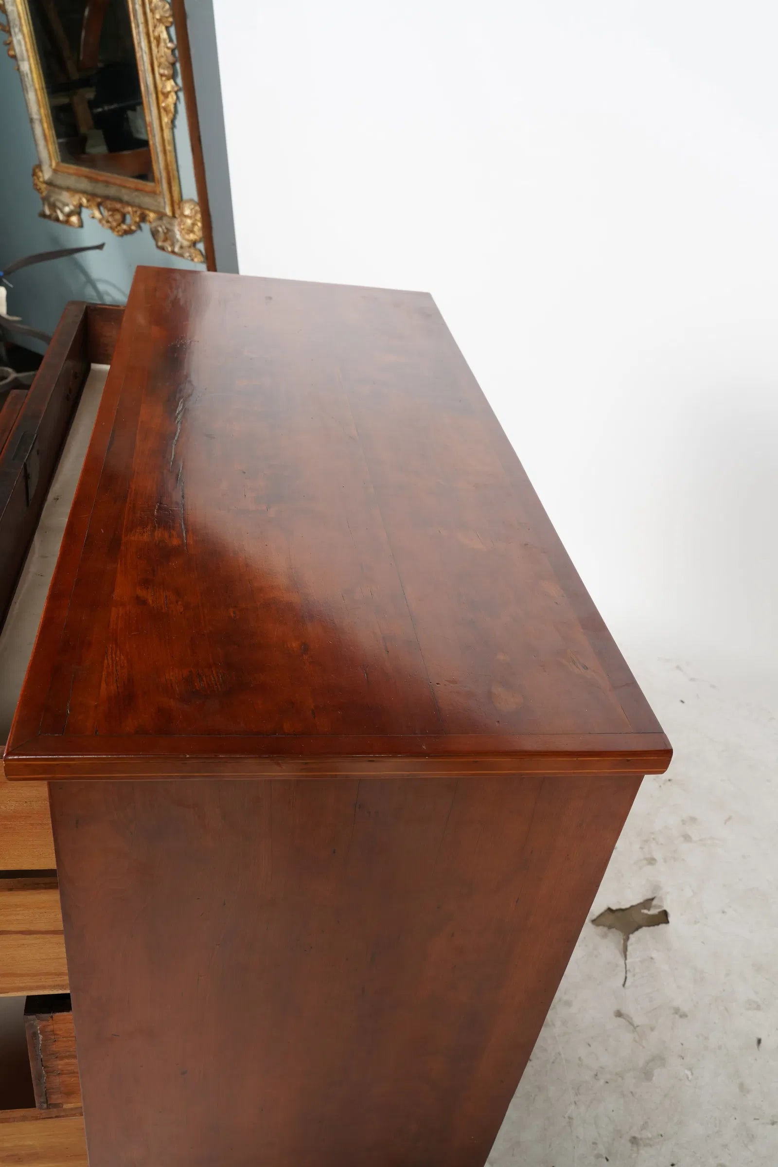 AF4-019: Late 18th Century American Federal Fruitwood Four Drawer Chest