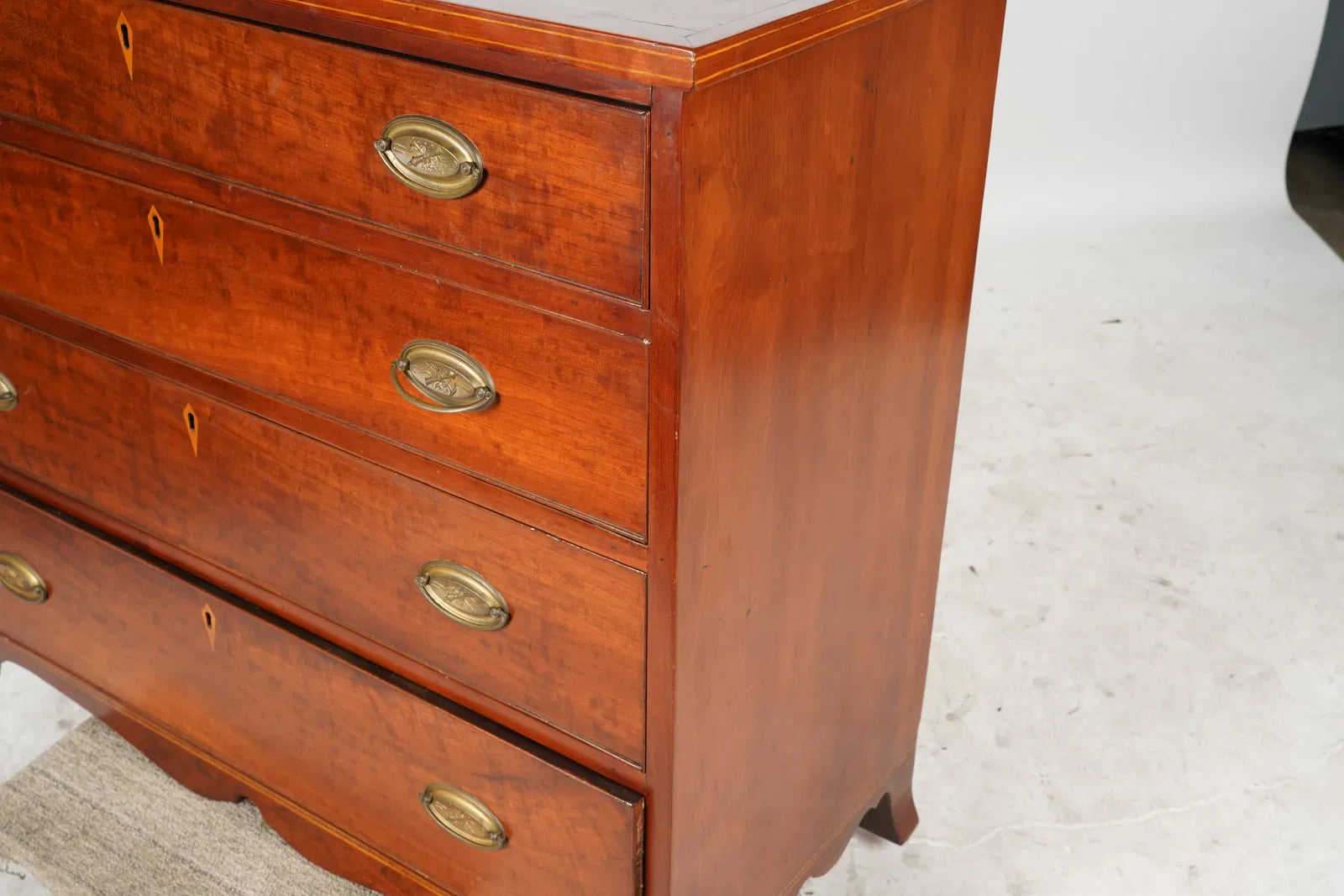 AF4-019: Late 18th Century American Federal Fruitwood Four Drawer Chest