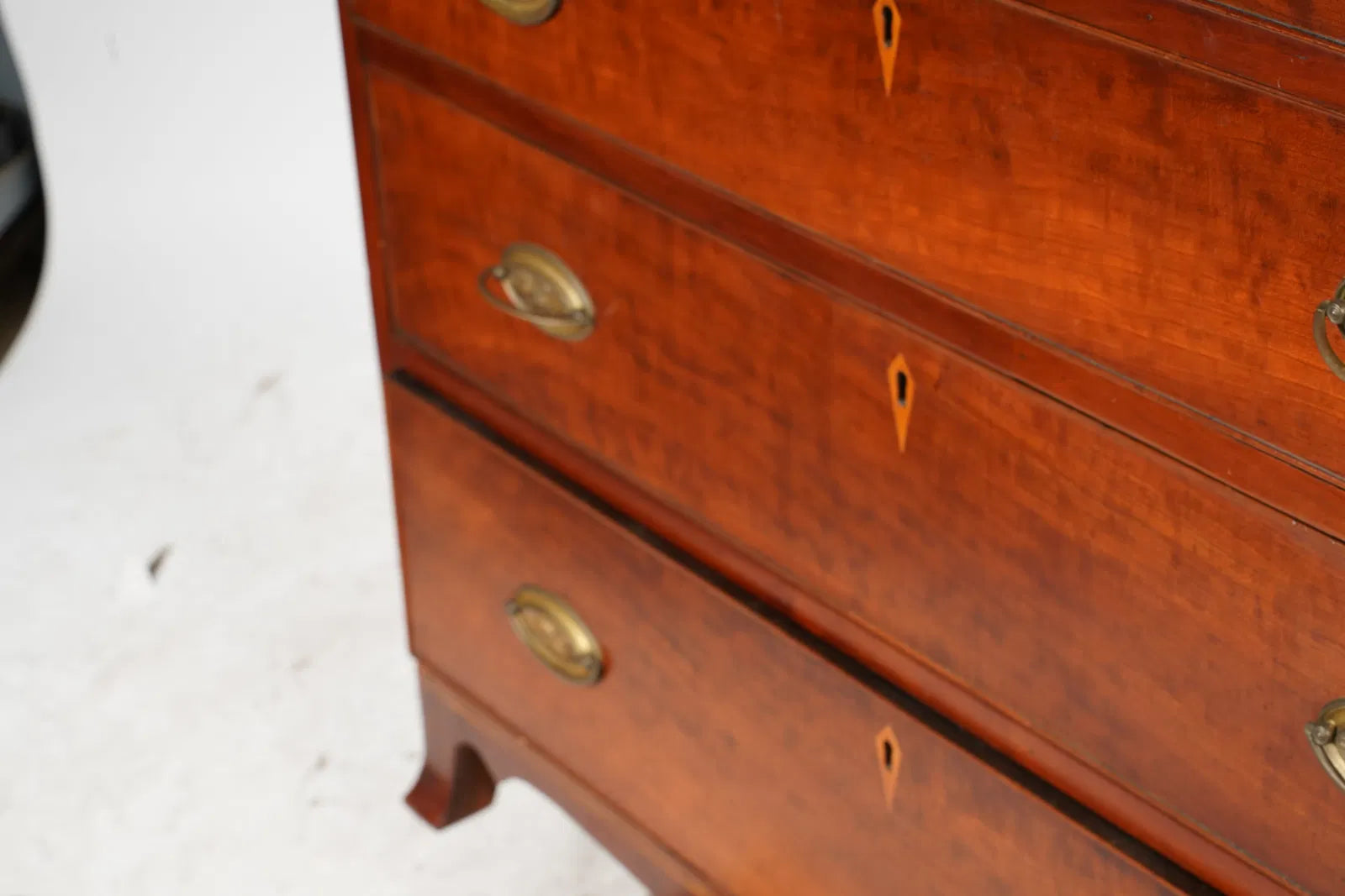 AF4-019: Late 18th Century American Federal Fruitwood Four Drawer Chest