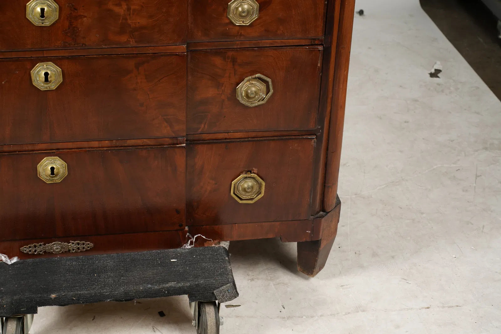 AF5-024: Antique Circa 1815 French Bourbon Restoration Flame Mahogany Cylinder Desk