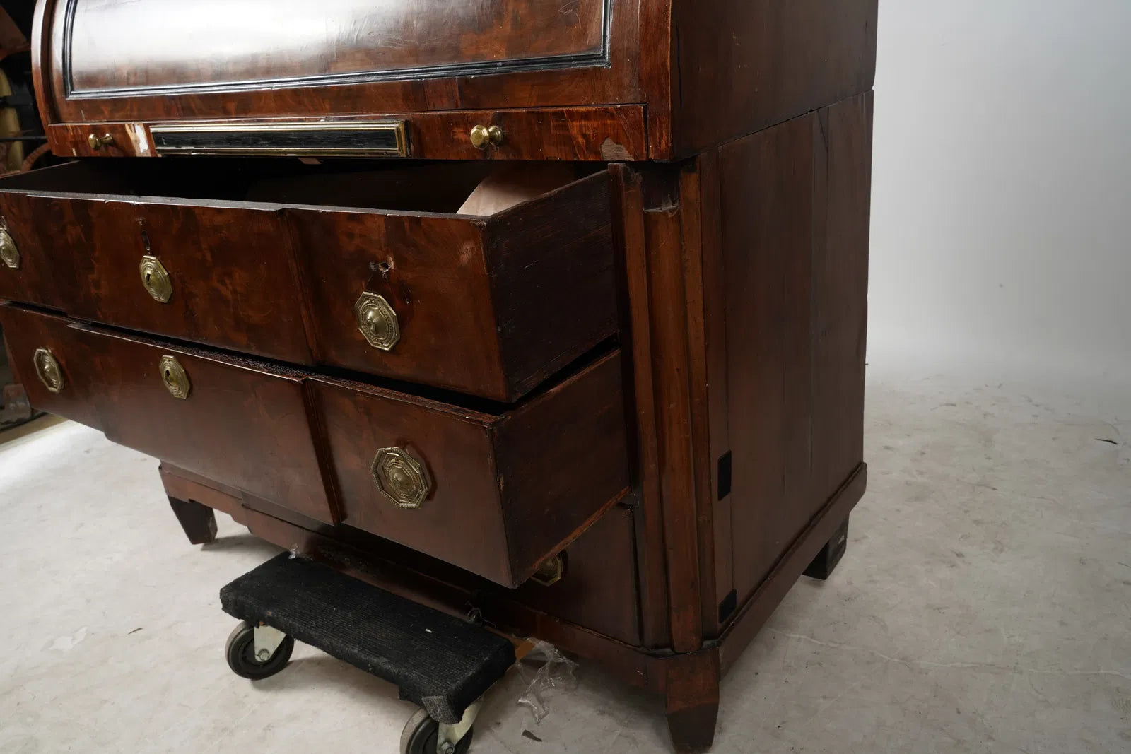 AF5-024: Antique Circa 1815 French Bourbon Restoration Flame Mahogany Cylinder Desk