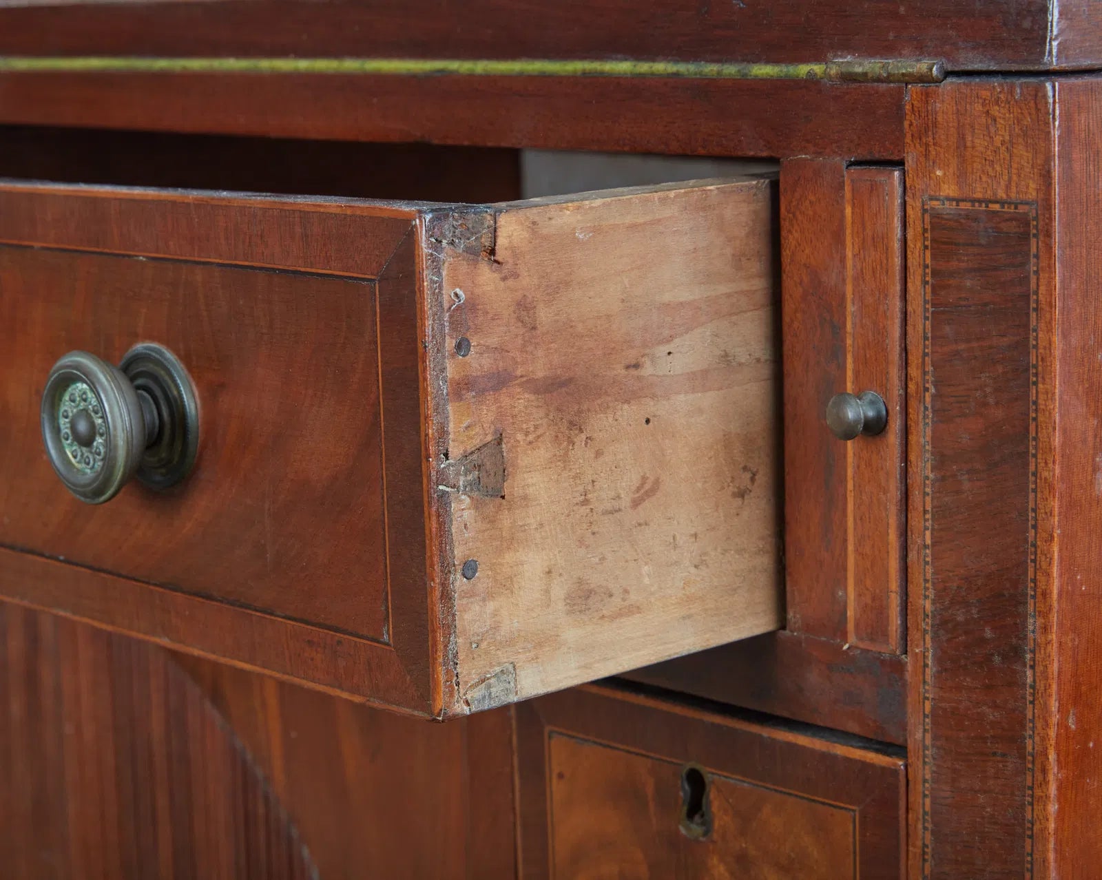 AF5-038: Antique Late 18th Century American Federal Massachusetts Mahogany Secretary