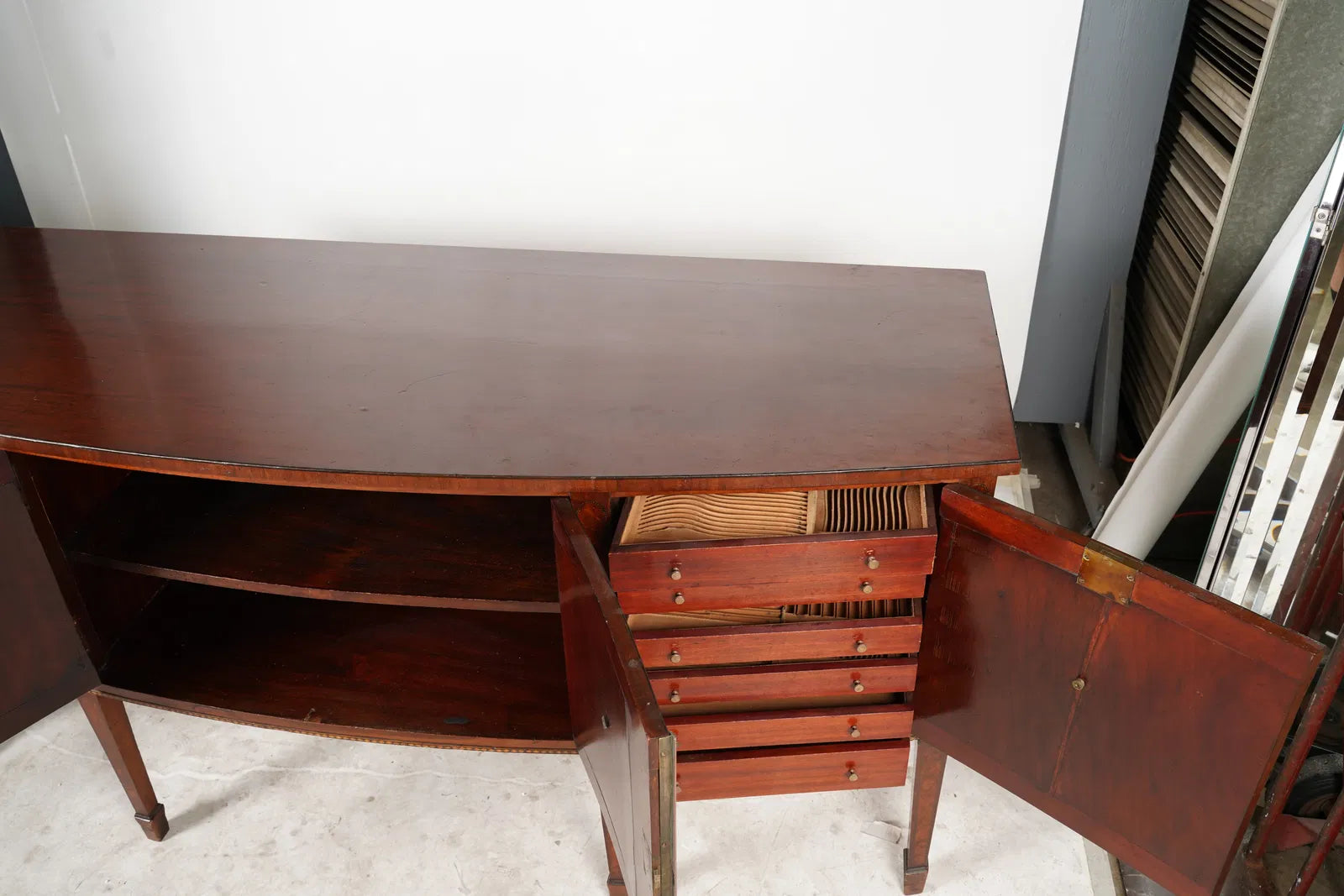 AF3-018: Late 18th Century American Federal Hepplewhite Bow Front Mahogany Sideboard