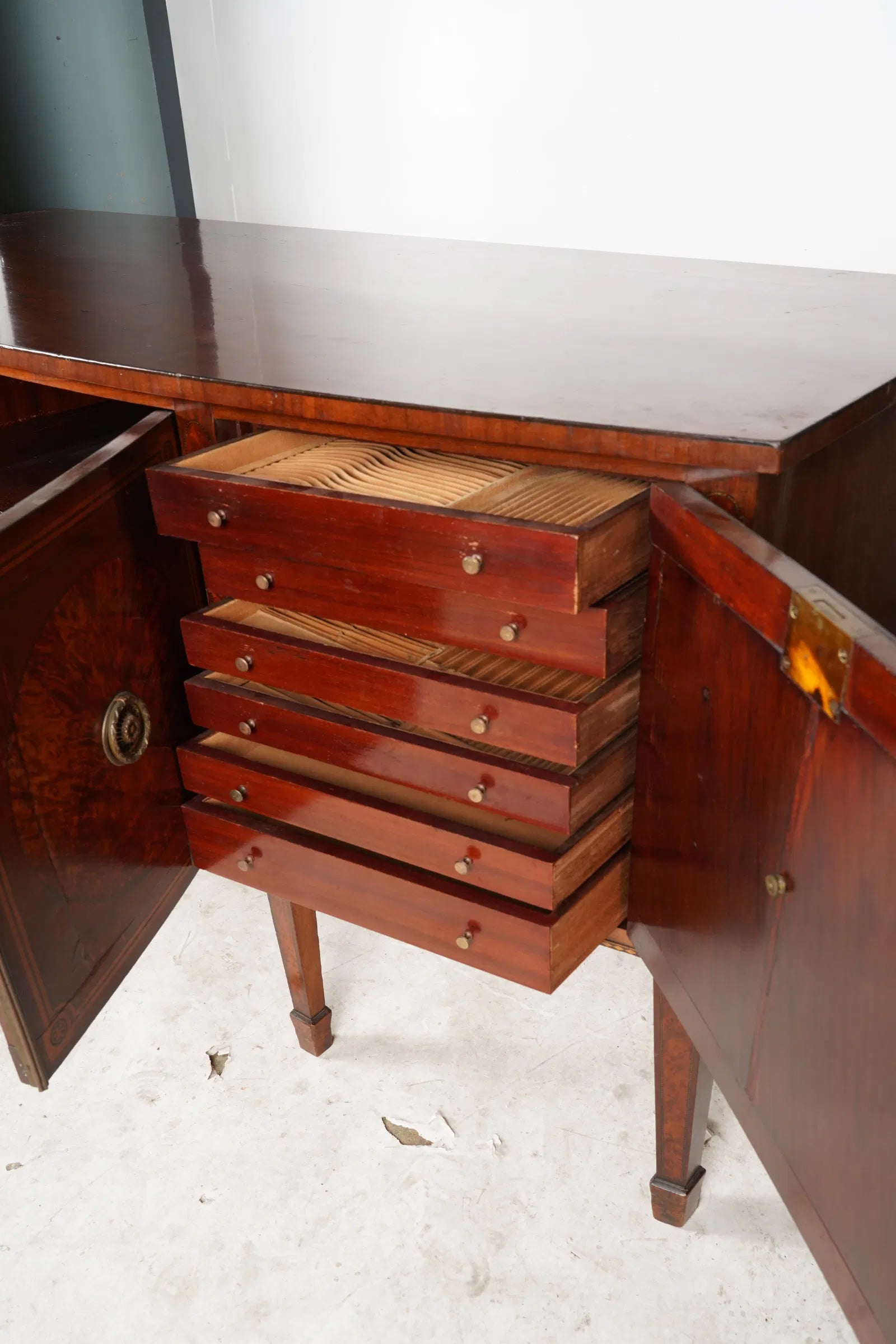 AF3-018: Late 18th Century American Federal Hepplewhite Bow Front Mahogany Sideboard