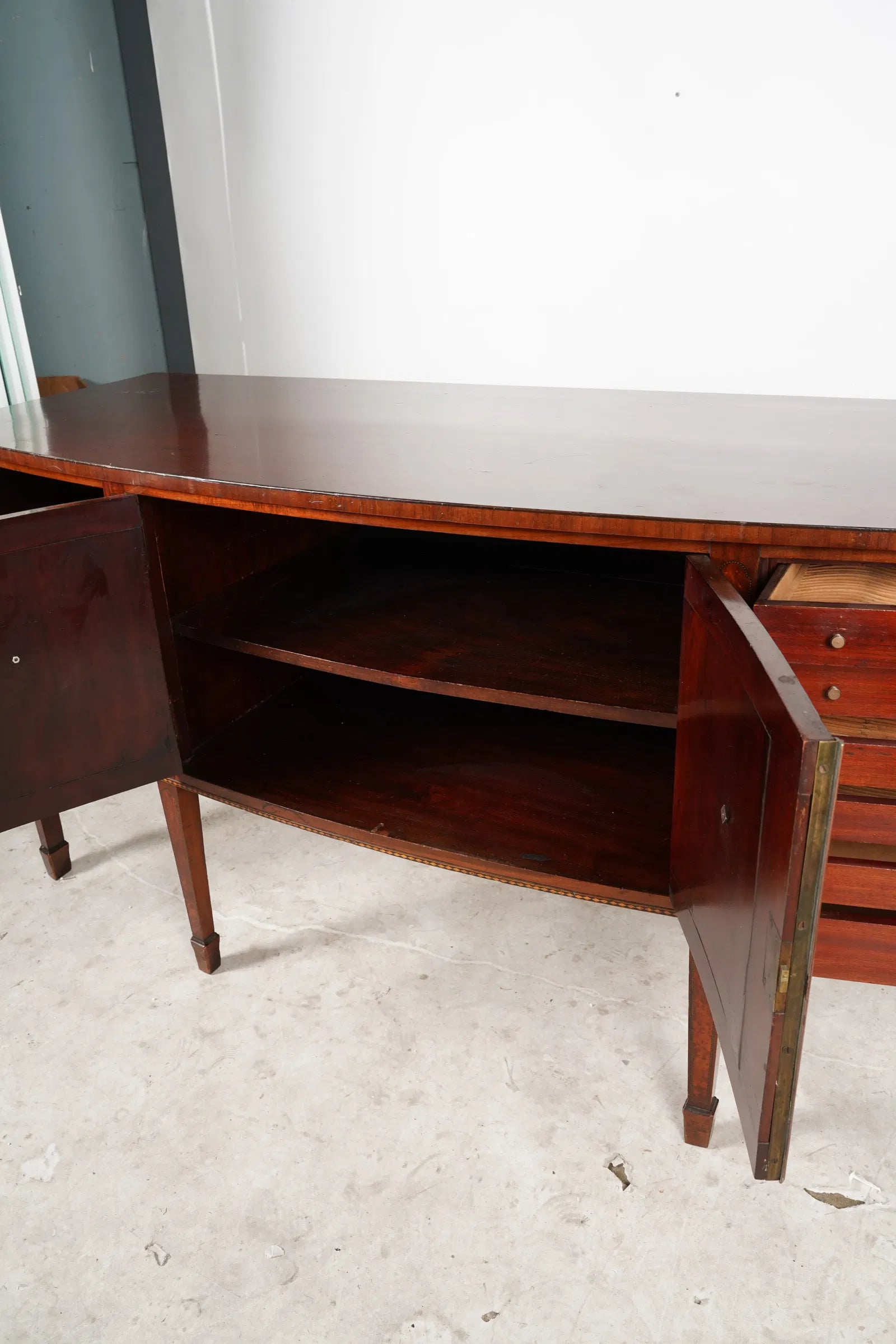 AF3-018: Late 18th Century American Federal Hepplewhite Bow Front Mahogany Sideboard