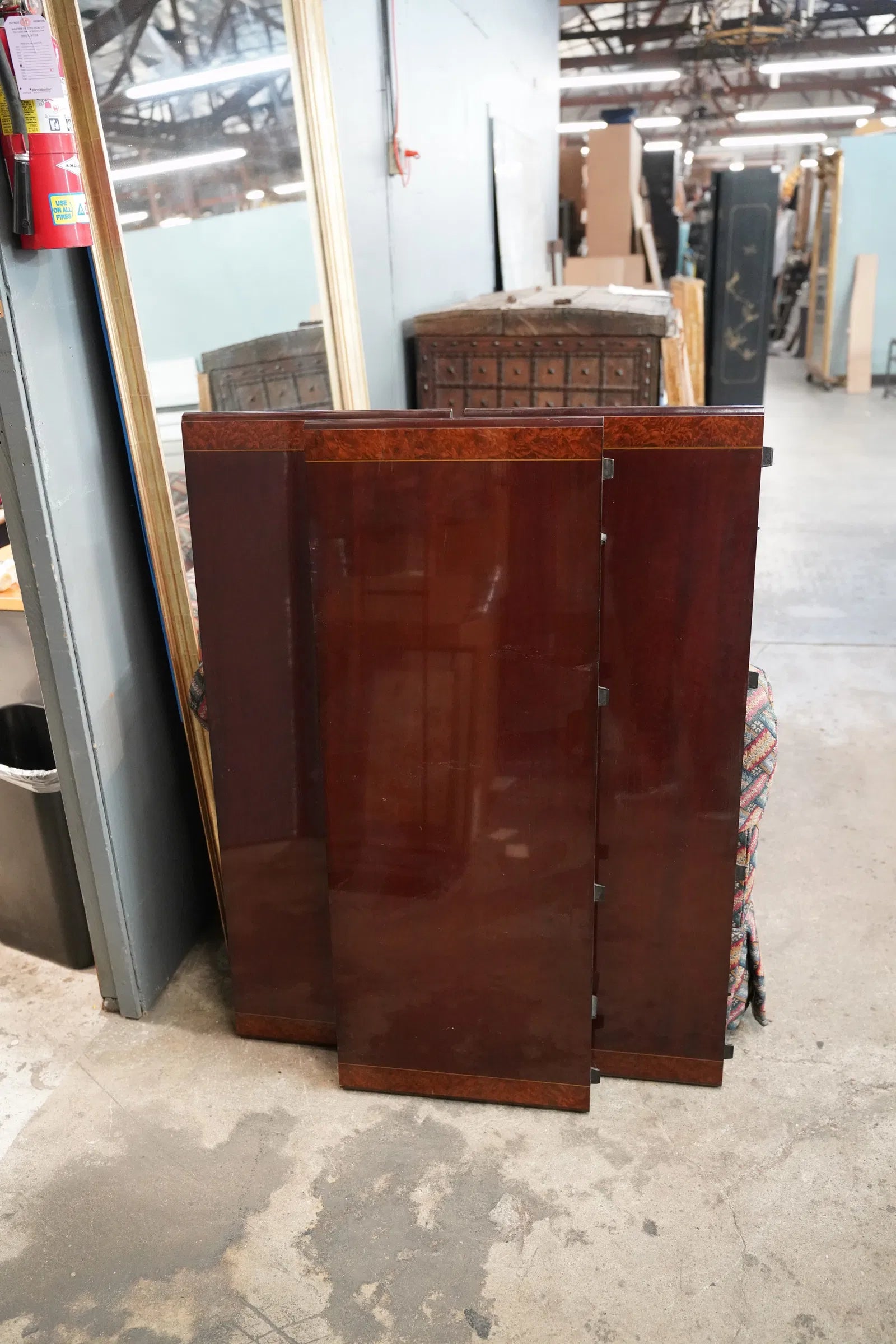 AF1-163: 20th Century Mahogany Georgian Double Pedestal Dining Table With Three Leaves