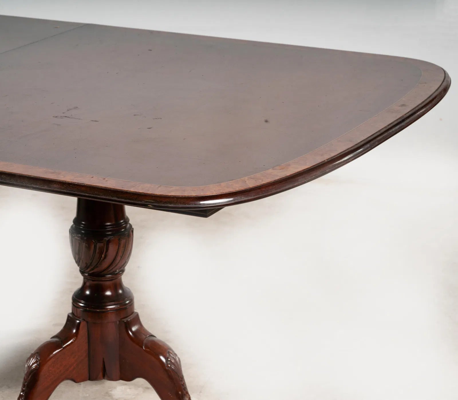 AF1-163: 20th Century Mahogany Georgian Double Pedestal Dining Table With Three Leaves