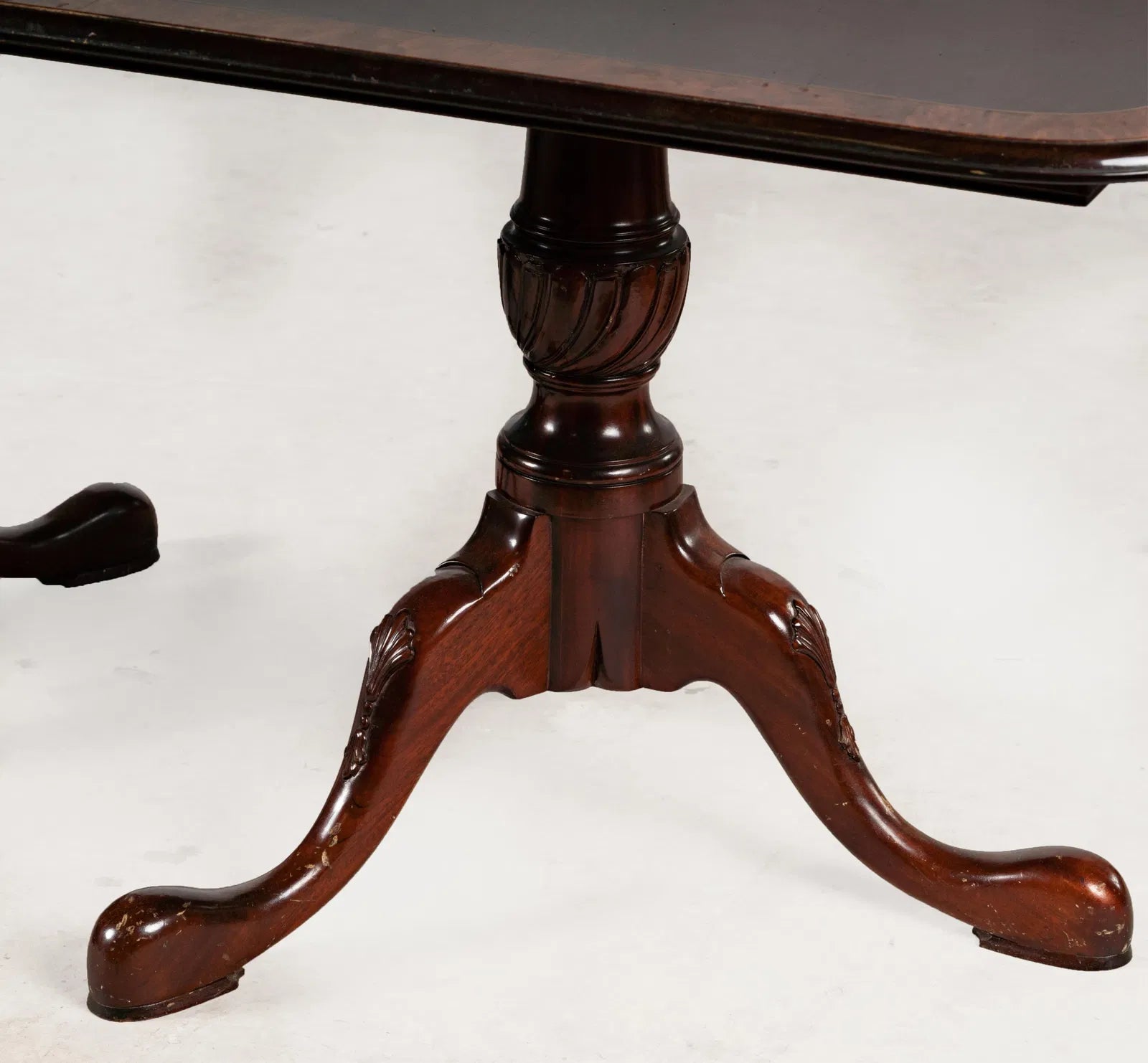 AF1-163: 20th Century Mahogany Georgian Double Pedestal Dining Table With Three Leaves