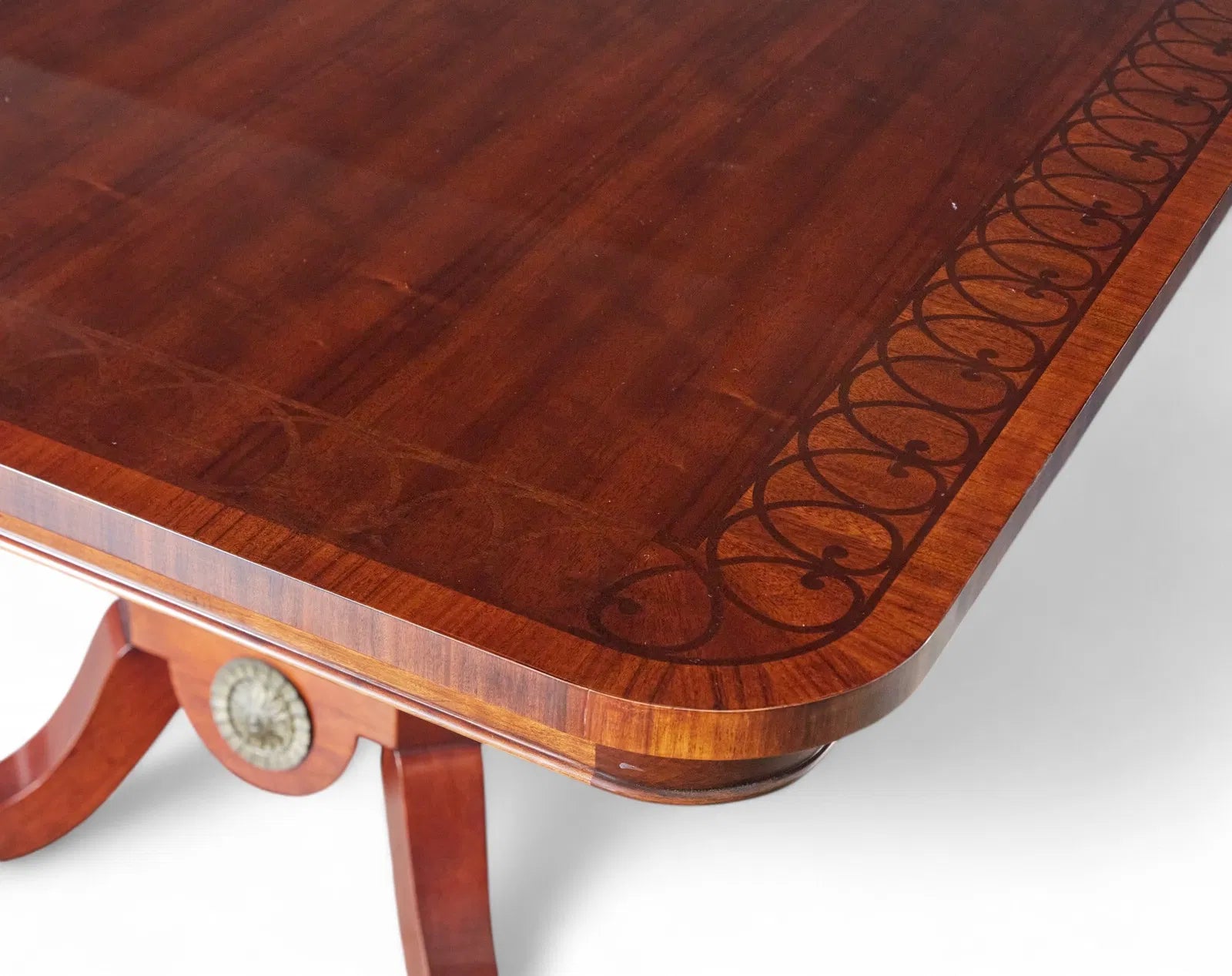 AF1-057: 20th Century John Widdicomb Neoclassical Pedestal Inlaid Mahogany Extension Dining Table