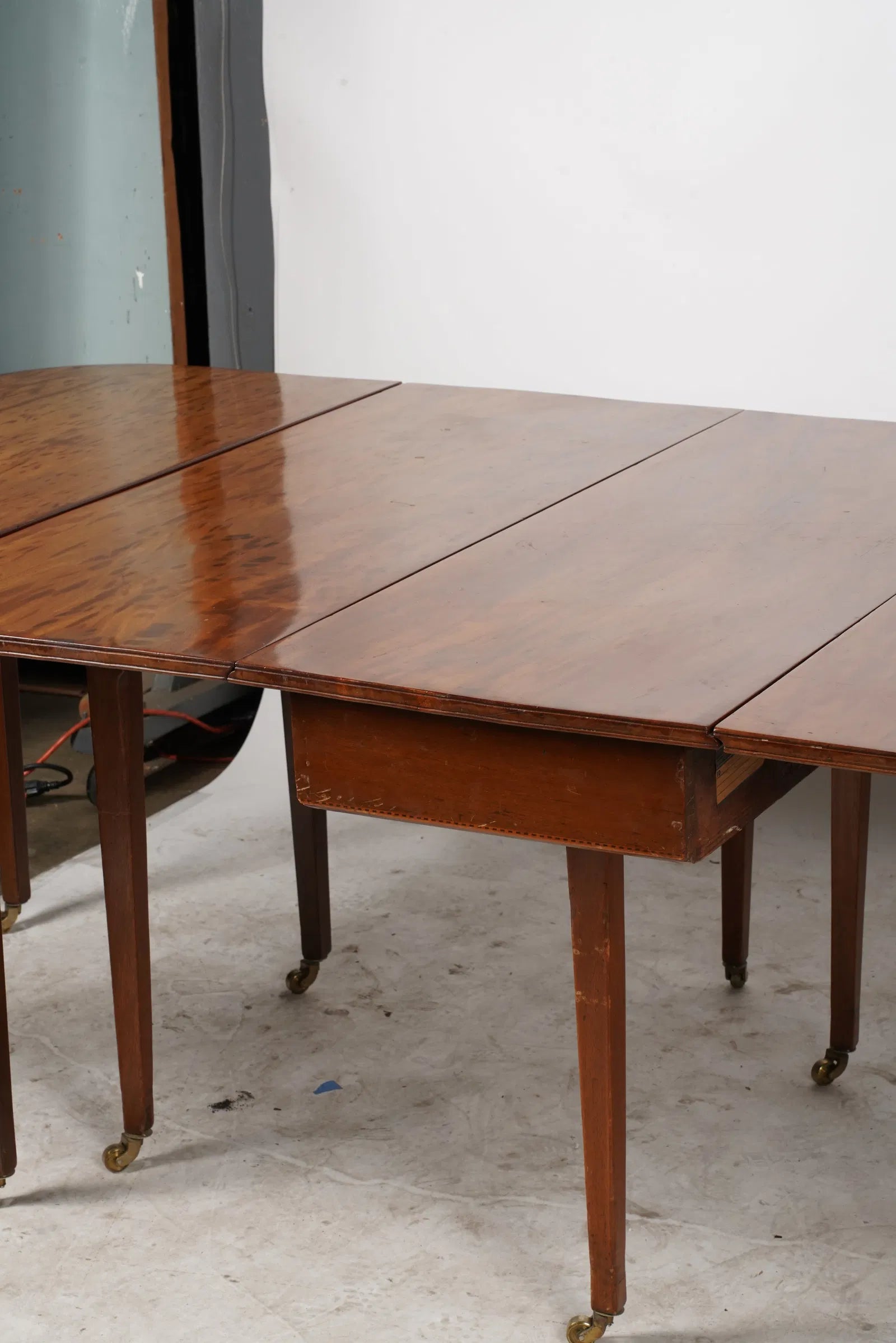 AF1-055: Antique Early 19th Century American Federal Mahogany Banquet Table