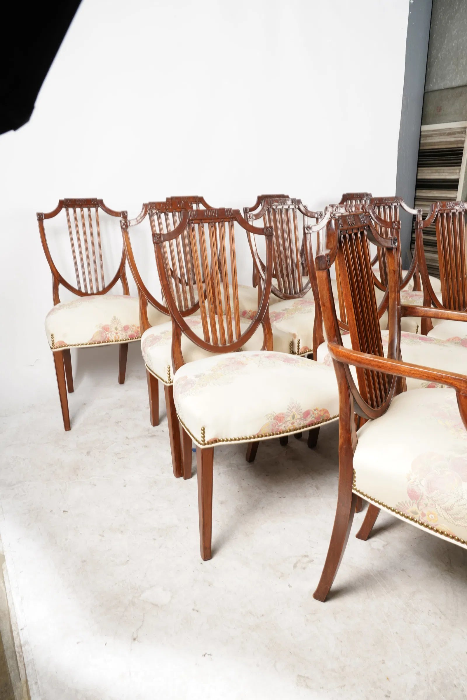 AF2-055: Antique Early 19th Century Set of 12 American Federal Hepplewhite Mahogany Dining Chairs