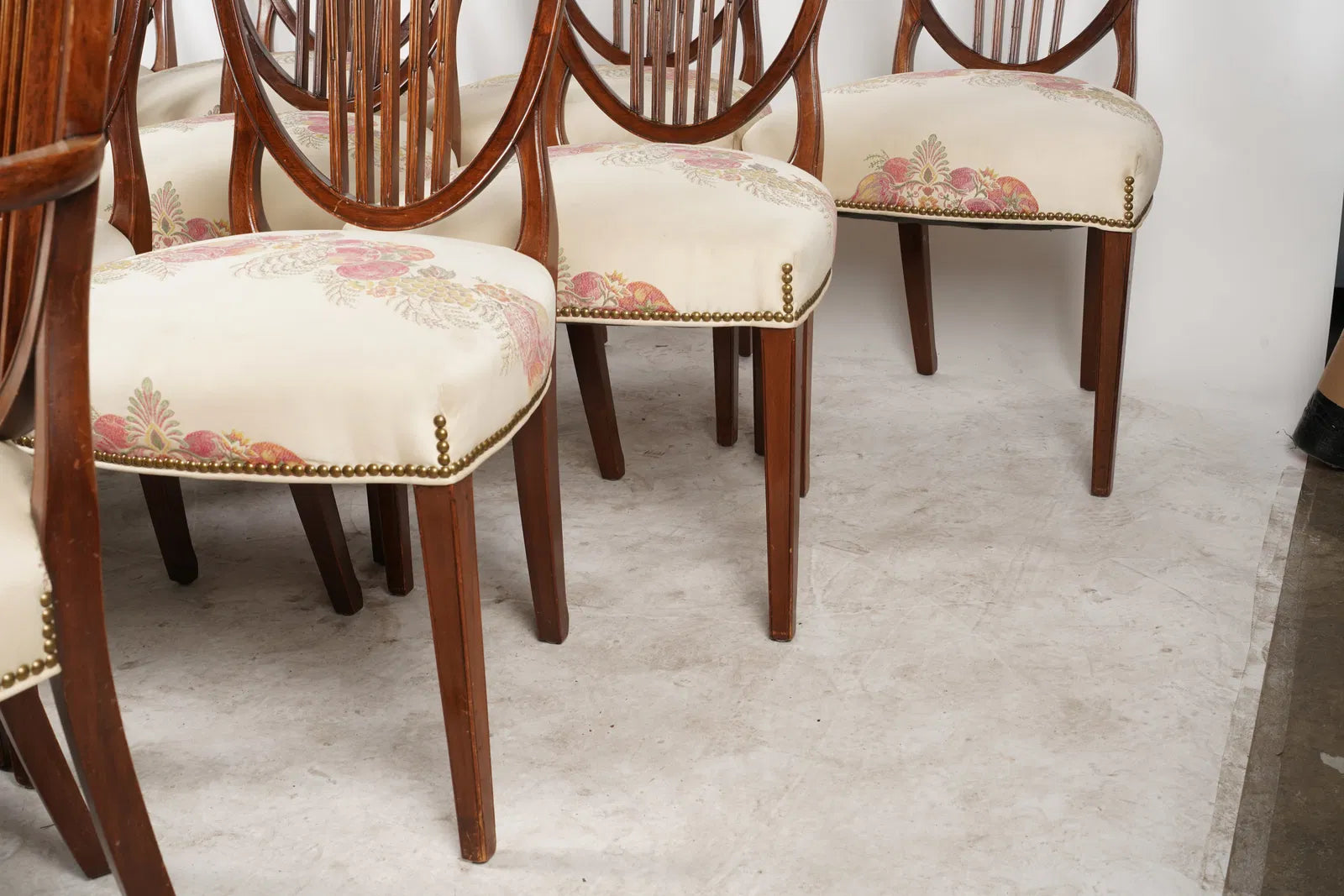 AF2-055: Antique Early 19th Century Set of 12 American Federal Hepplewhite Mahogany Dining Chairs