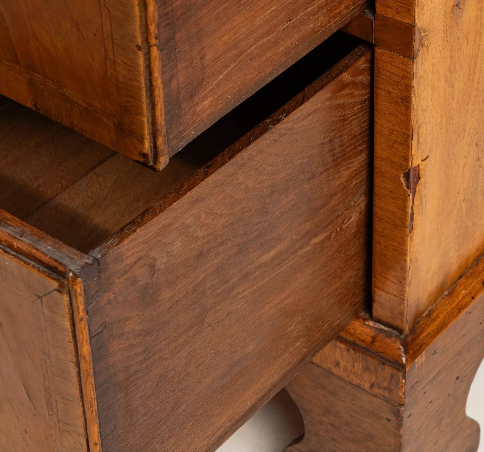 AF4-038: Antique Late 18th Century Georgian Walnut Chest on Chest