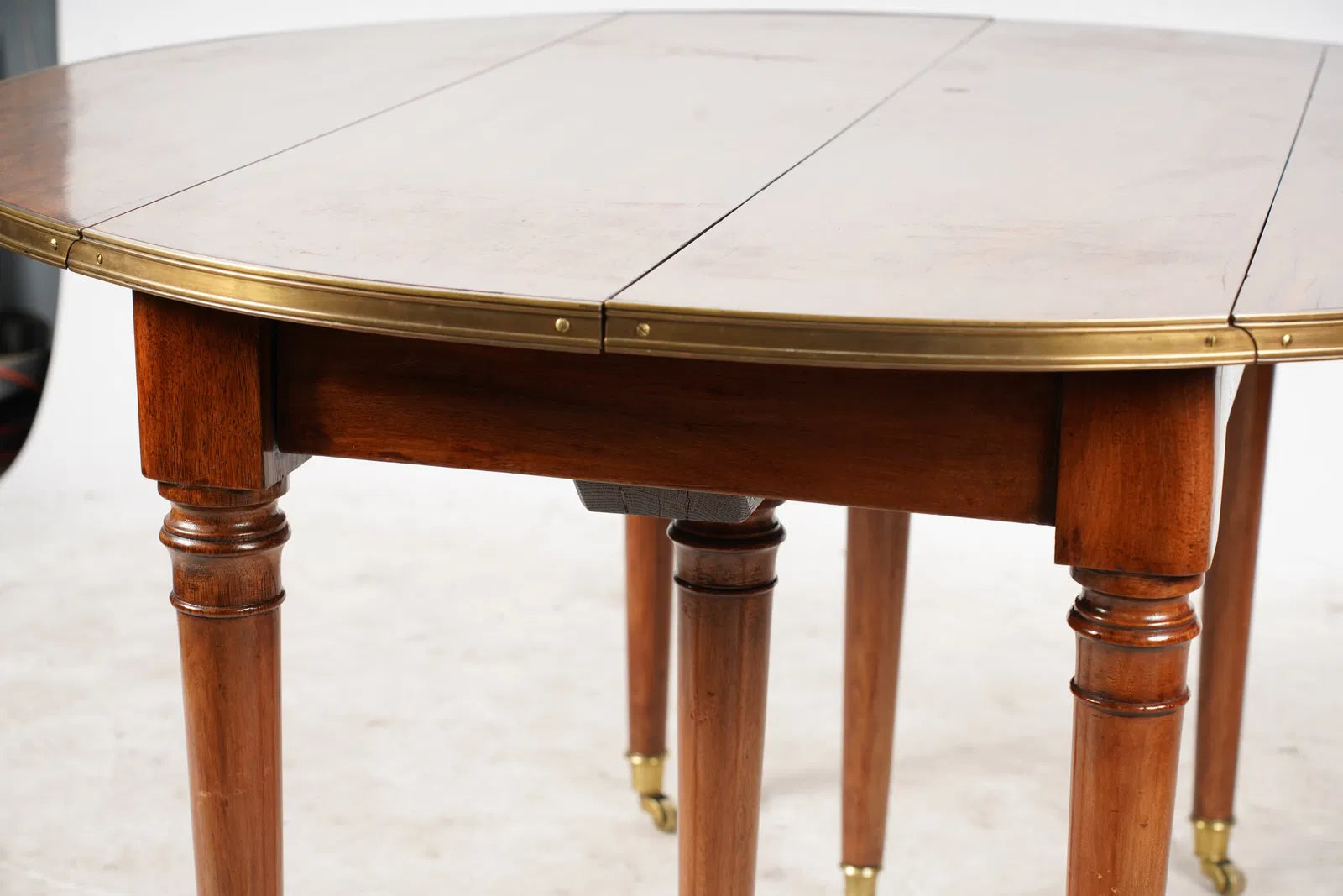 AF1-064: Antique Early 19th Century English Regency Drop Leaf Extensions Table With Brass Mounted Edging