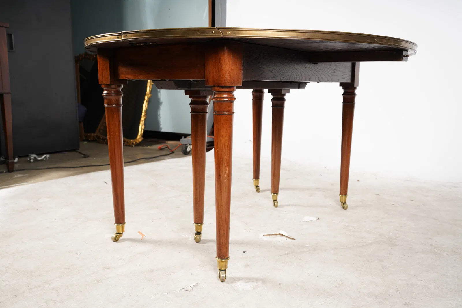 AF1-064: Antique Early 19th Century English Regency Drop Leaf Extensions Table With Brass Mounted Edging