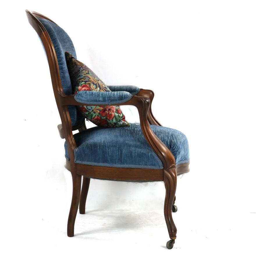 AF2-213: Antique Period American Victorian Carved Walnut Baloon Back Armchair Circa 1850