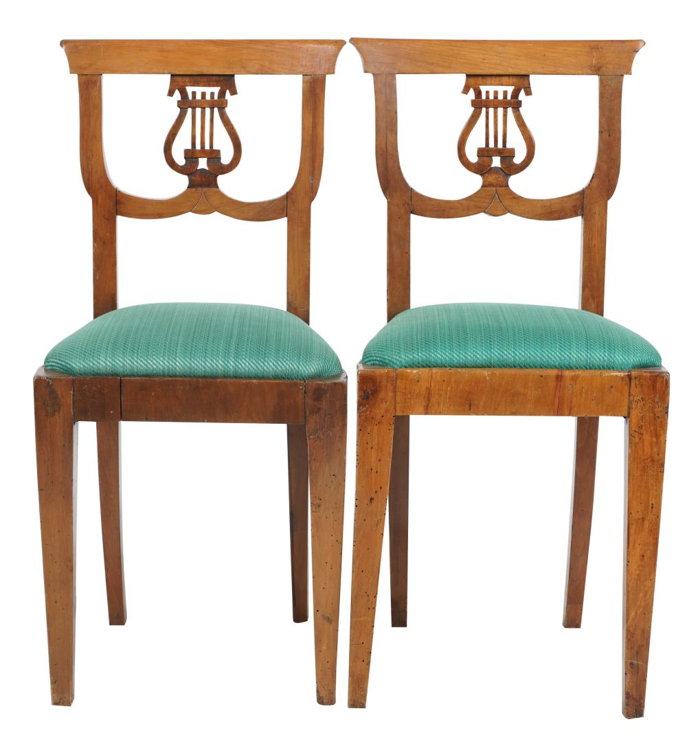 AF2-030: ANTIQUE PAIR OF EARLY 19TH CENTURY BIEDERMEIER CARVED FRUITWOOD SIDE CHAIRS