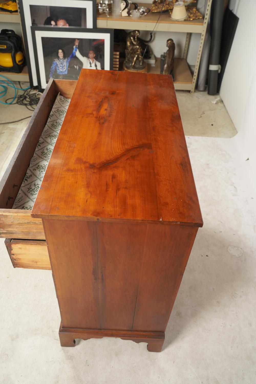 AF4-090: ANTIQUE LATE 18TH C AMERICAN FEDERAL FRUITWOOD CHEST OF DRAWERS