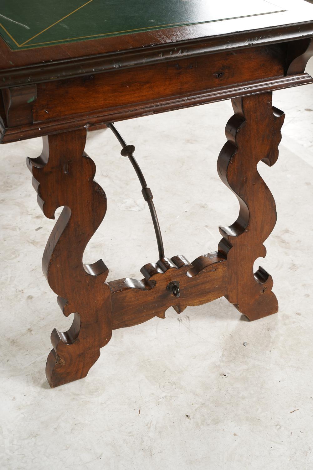 AF5-030: LATE 20TH CENTURY SPANISH COLONIAL REVIVAL WRITING DESK / LIBRARY TABLE W/ LEATHER TOP