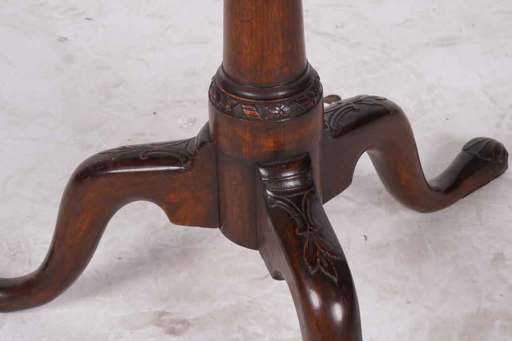 AF1-075:  ANTIQUE LATE 18TH AMERICAN FEDERAL OAK TILT TOP TRIPOD TABLE