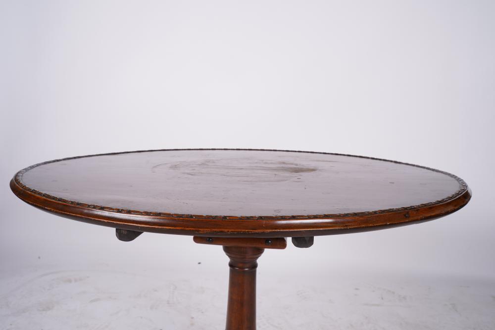 AF1-075:  ANTIQUE LATE 18TH AMERICAN FEDERAL OAK TILT TOP TRIPOD TABLE