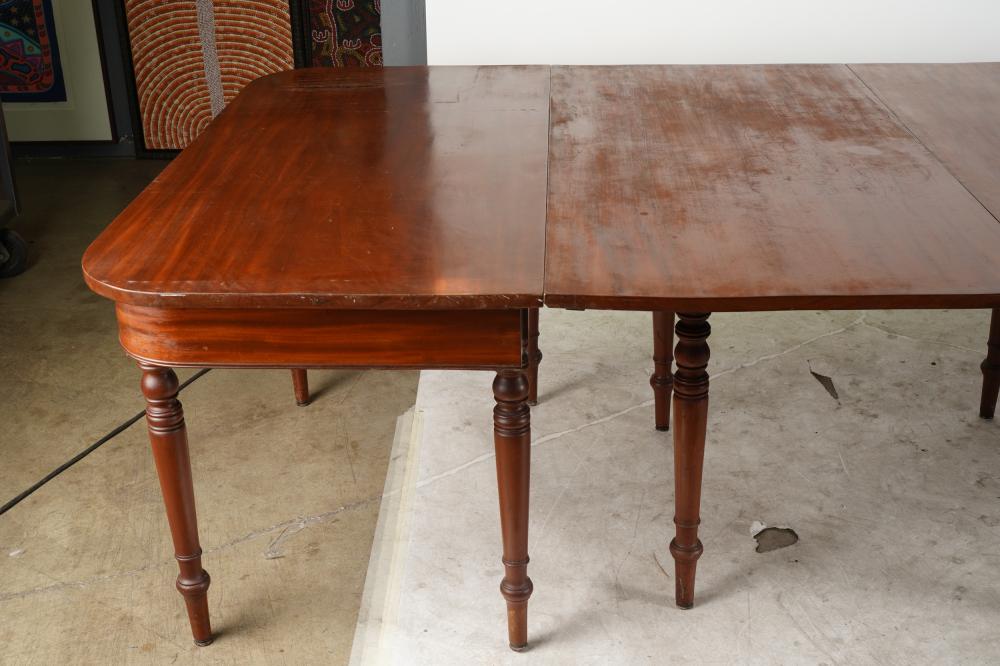 AF1-085: ANTIQUE EARLY 19TH CENTURY AMERICAN FEDERAL MAHOGANY BANQUET DINING TABLE