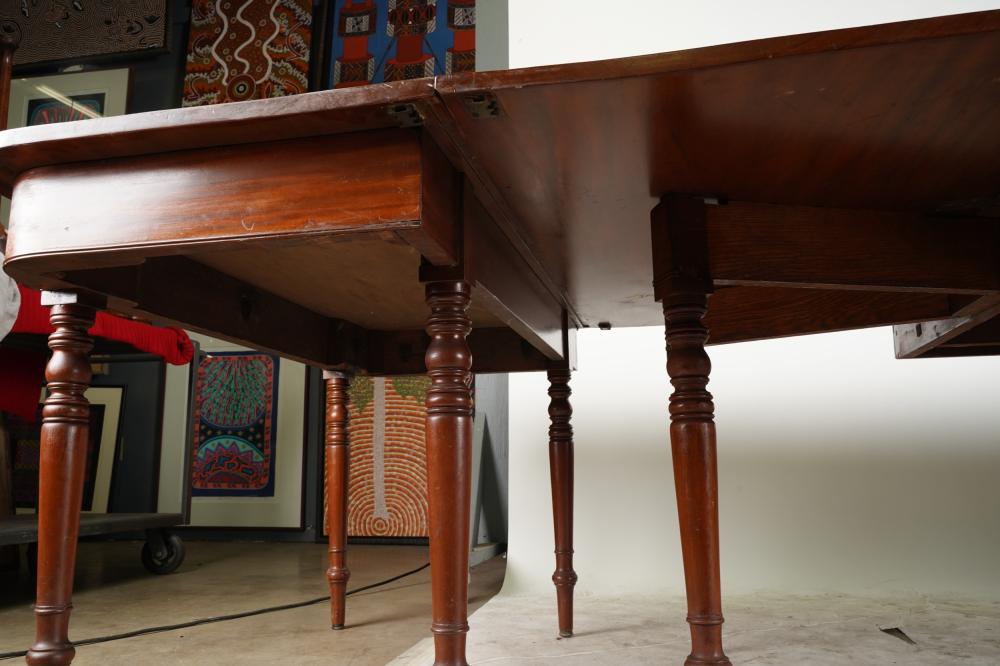 AF1-085: ANTIQUE EARLY 19TH CENTURY AMERICAN FEDERAL MAHOGANY BANQUET DINING TABLE