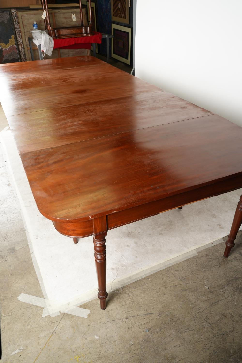 AF1-085: ANTIQUE EARLY 19TH CENTURY AMERICAN FEDERAL MAHOGANY BANQUET DINING TABLE