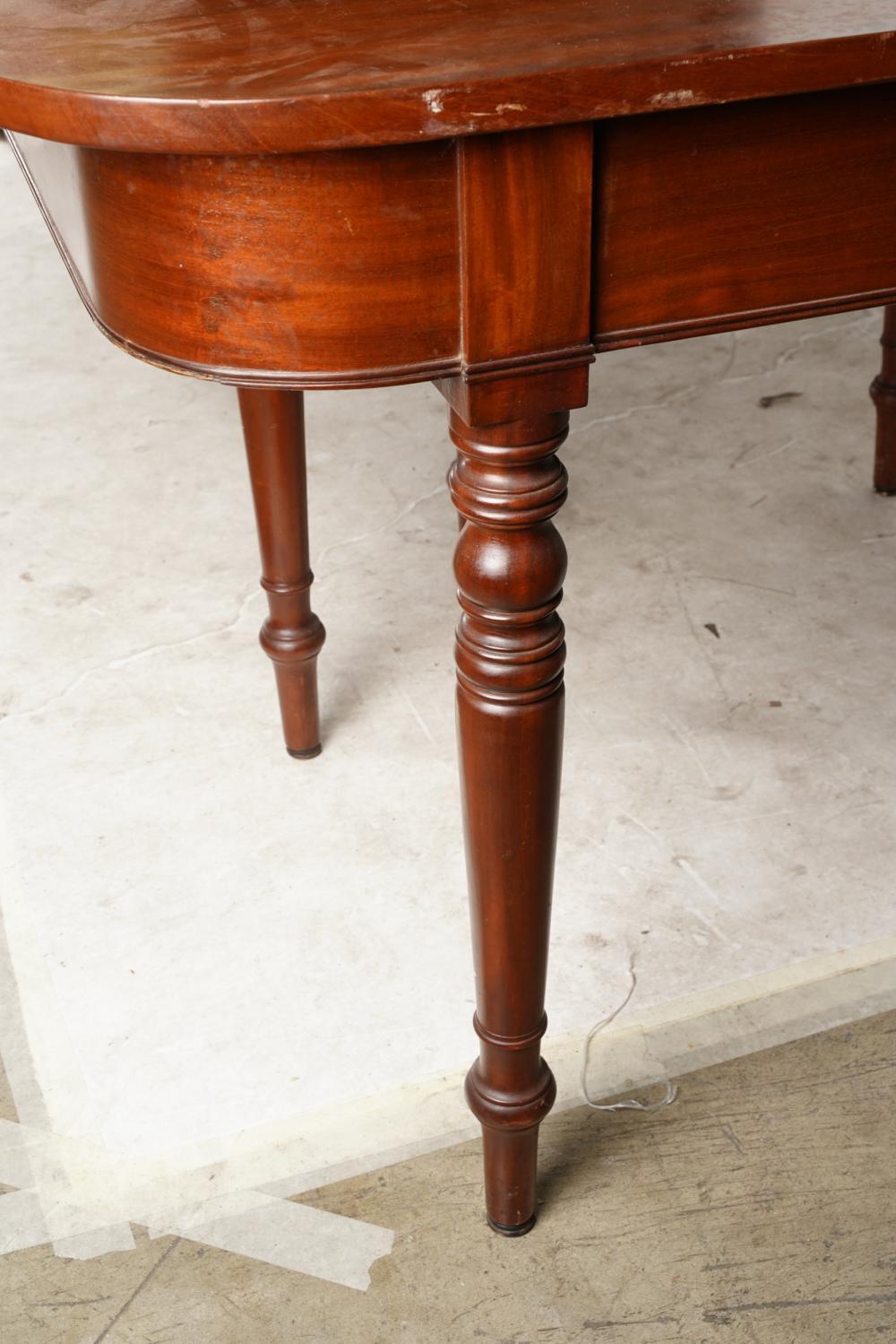 AF1-085: ANTIQUE EARLY 19TH CENTURY AMERICAN FEDERAL MAHOGANY BANQUET DINING TABLE