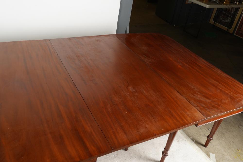 AF1-085: ANTIQUE EARLY 19TH CENTURY AMERICAN FEDERAL MAHOGANY BANQUET DINING TABLE