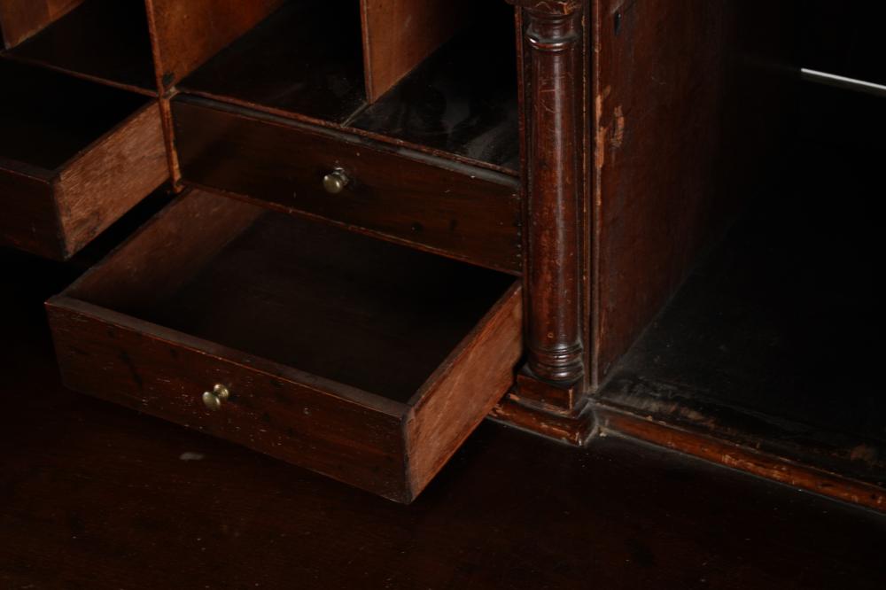 AF5-025: ANTIQUE LATE 18TH C AMERICAN MADE FEDERAL MAHOGANY SLANT FRONT DESK