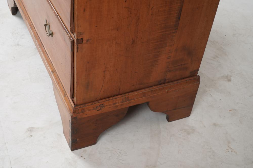 AF4-050: ANTIQUE LATE 18TH C AMERICAN FEDERAL MAPLE CHEST OF DRAWERS