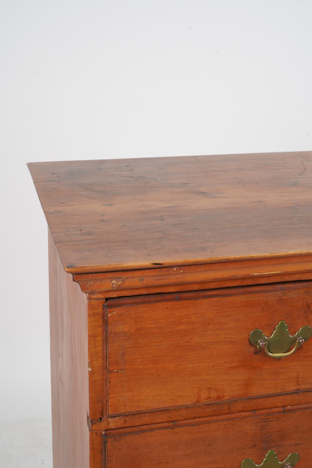 AF4-050: ANTIQUE LATE 18TH C AMERICAN FEDERAL MAPLE CHEST OF DRAWERS