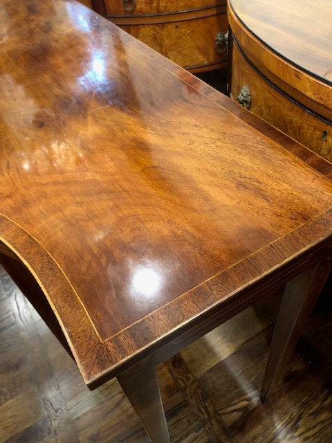 AF1-136: LATE 20TH CENTURY BURTON CHING FEDERAL STYLE MAHOGANY & SATIN WOOD SERVING TABLE