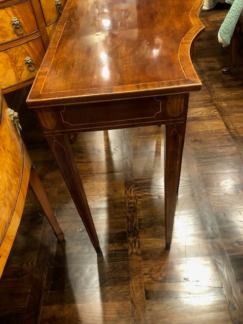 AF1-136: LATE 20TH CENTURY BURTON CHING FEDERAL STYLE MAHOGANY & SATIN WOOD SERVING TABLE