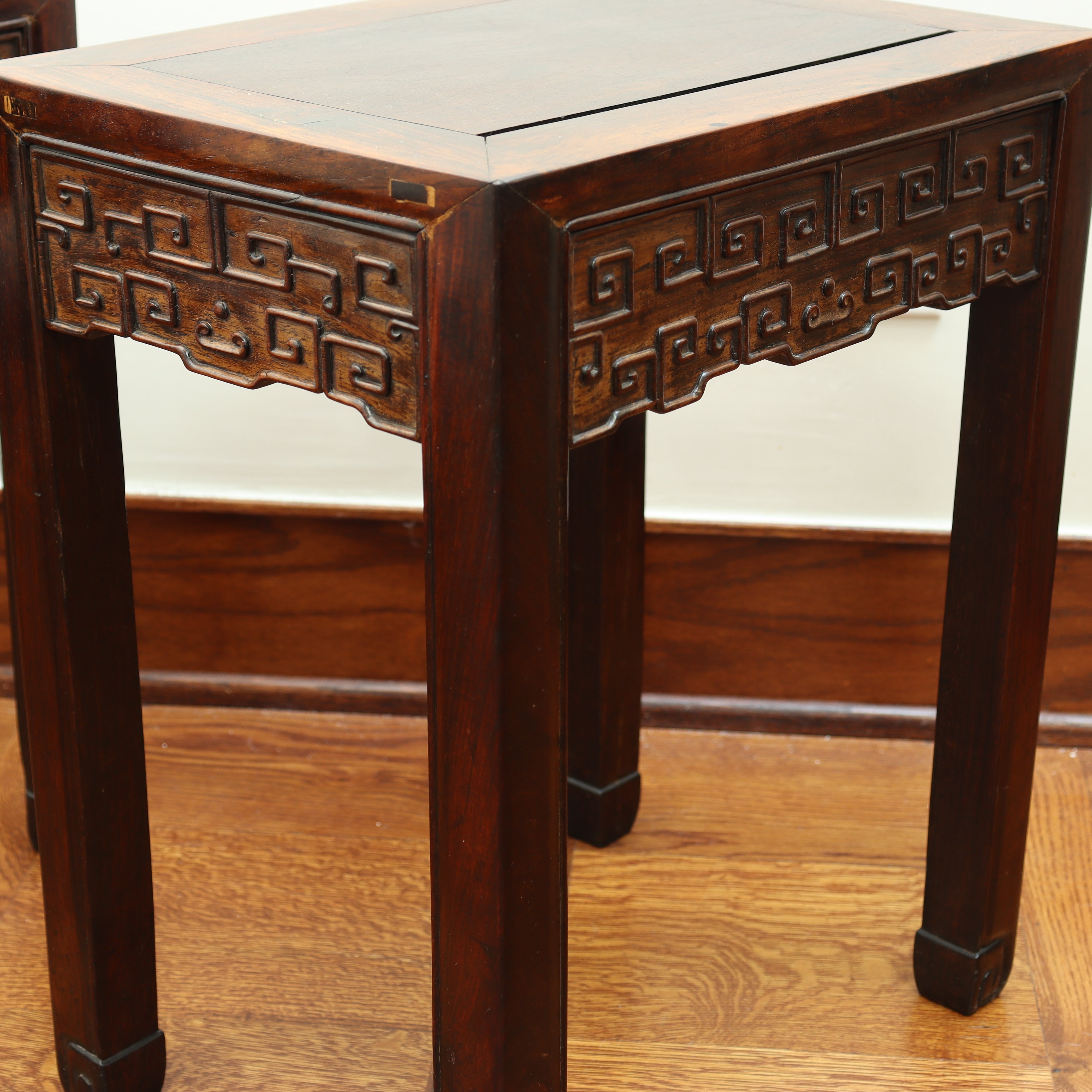 AF1-190: ANTIQUE PAIR OF EARLY 20TH CENTURY CHINESE HARDWOOD CARVED SIDE TABLES