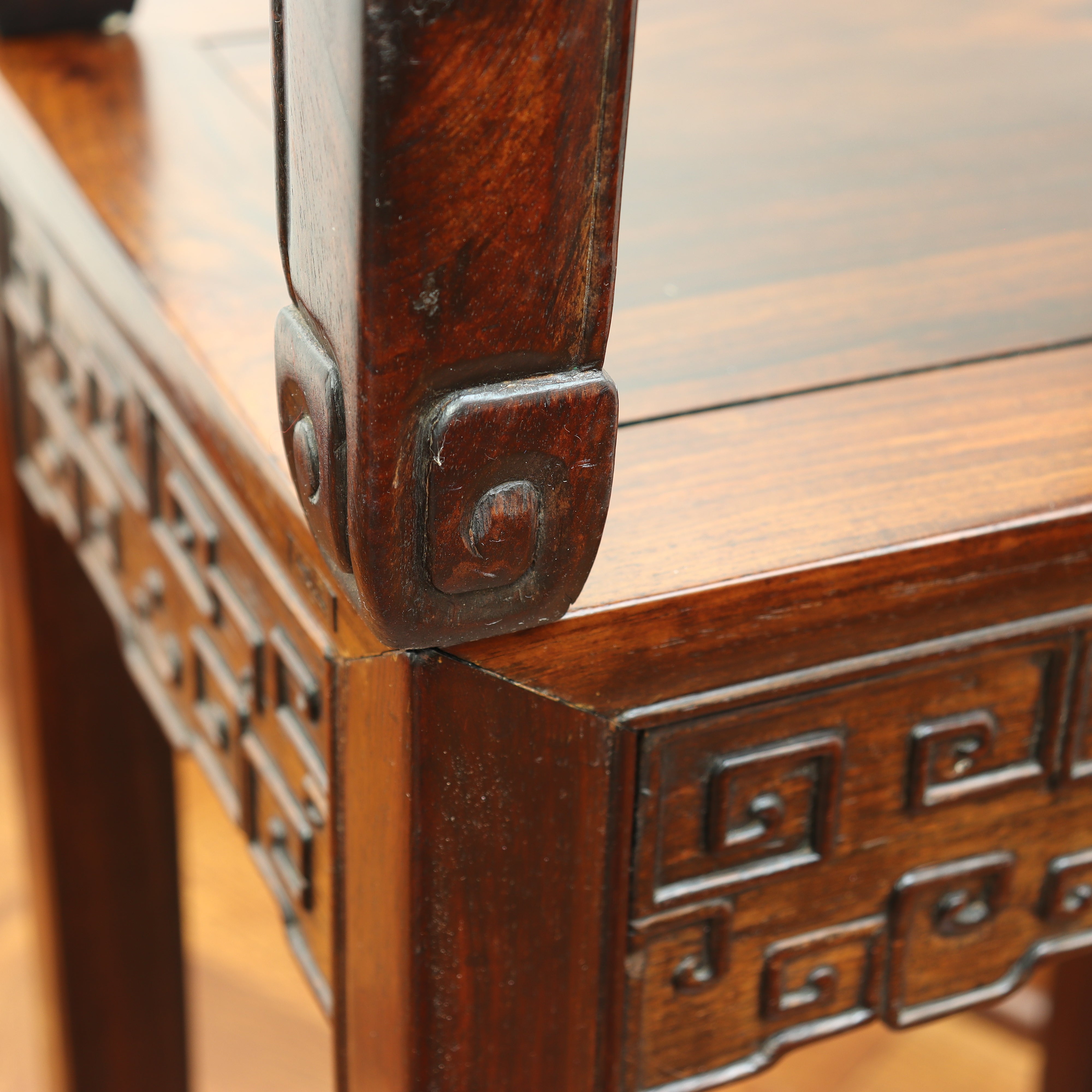 AF1-190: ANTIQUE PAIR OF EARLY 20TH CENTURY CHINESE HARDWOOD CARVED SIDE TABLES